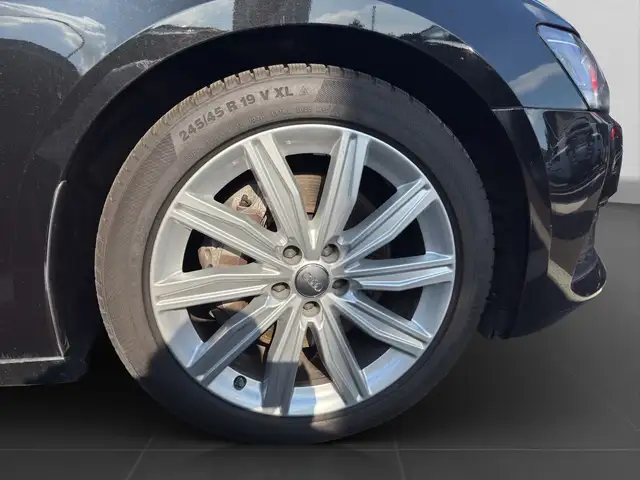 Audi A6 view 7