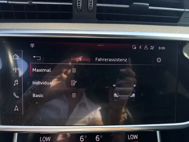 Audi A6 view 14