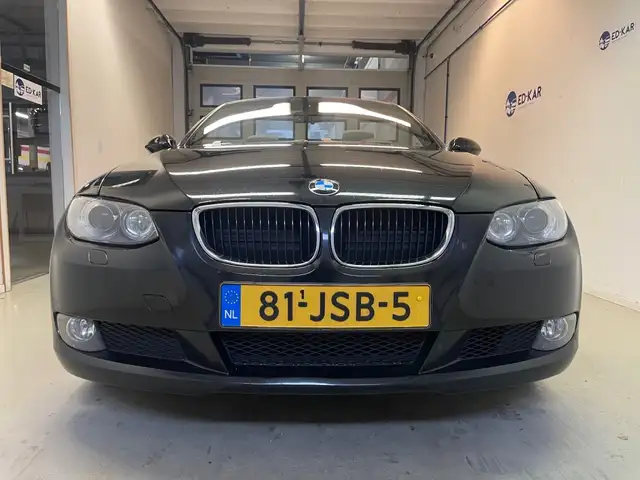 BMW 3 Series view 5
