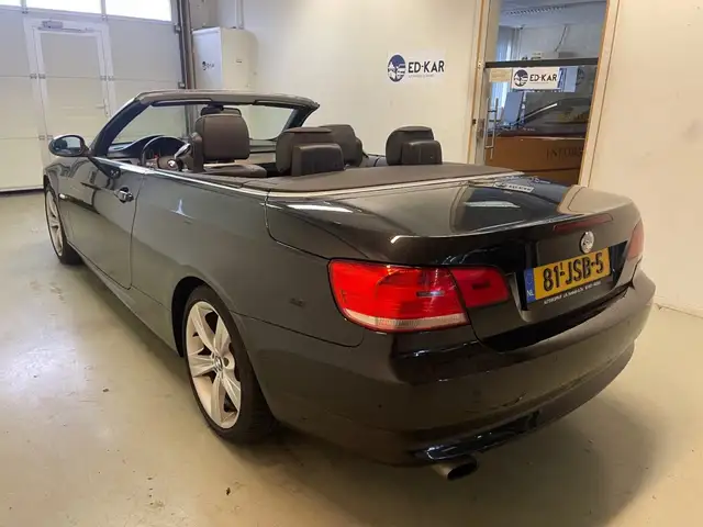 BMW 3 Series view 10