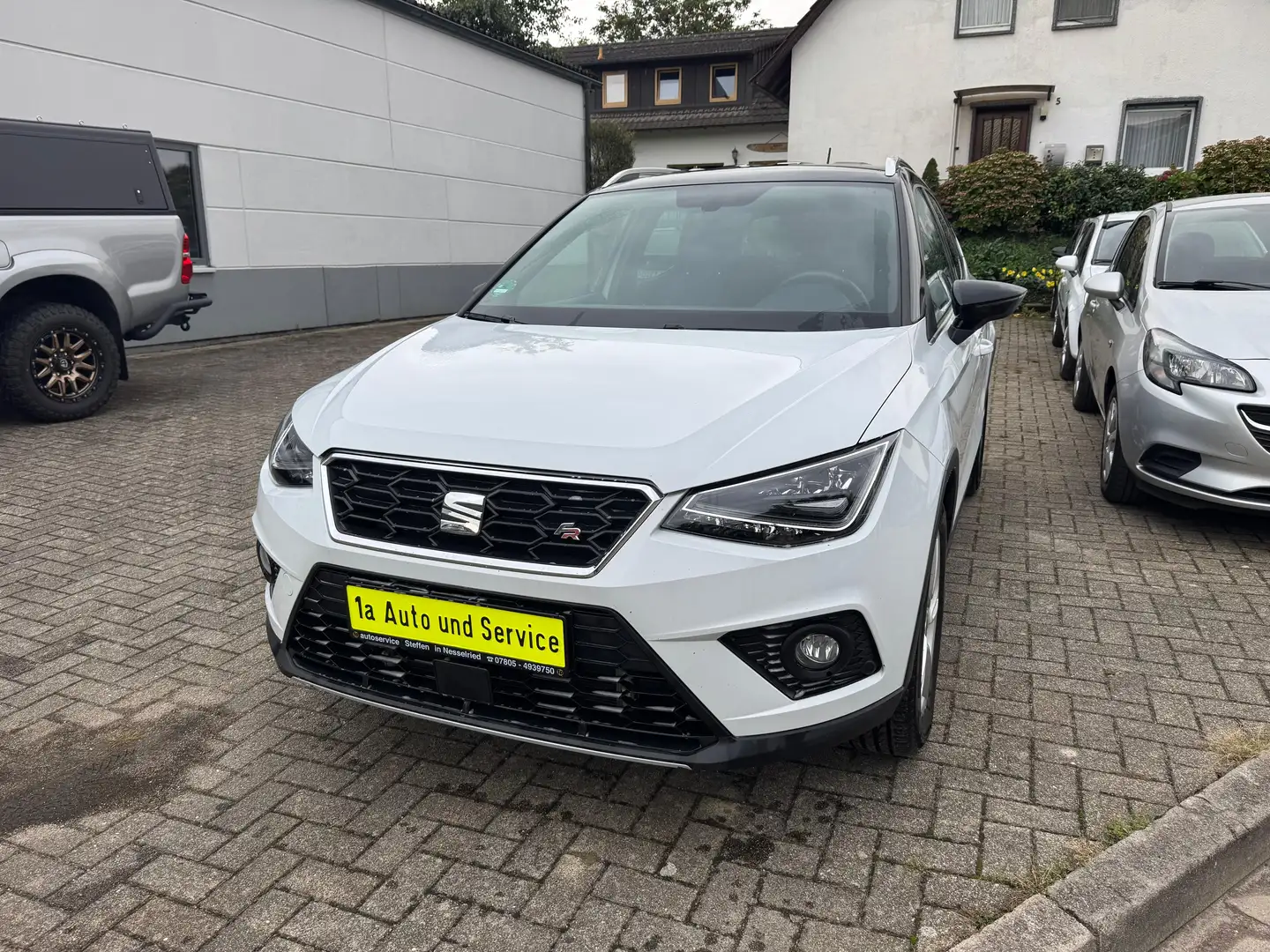 SEAT Arona FR Connectivity Plus Soundsystem LED 1st Hand Weiß - 1