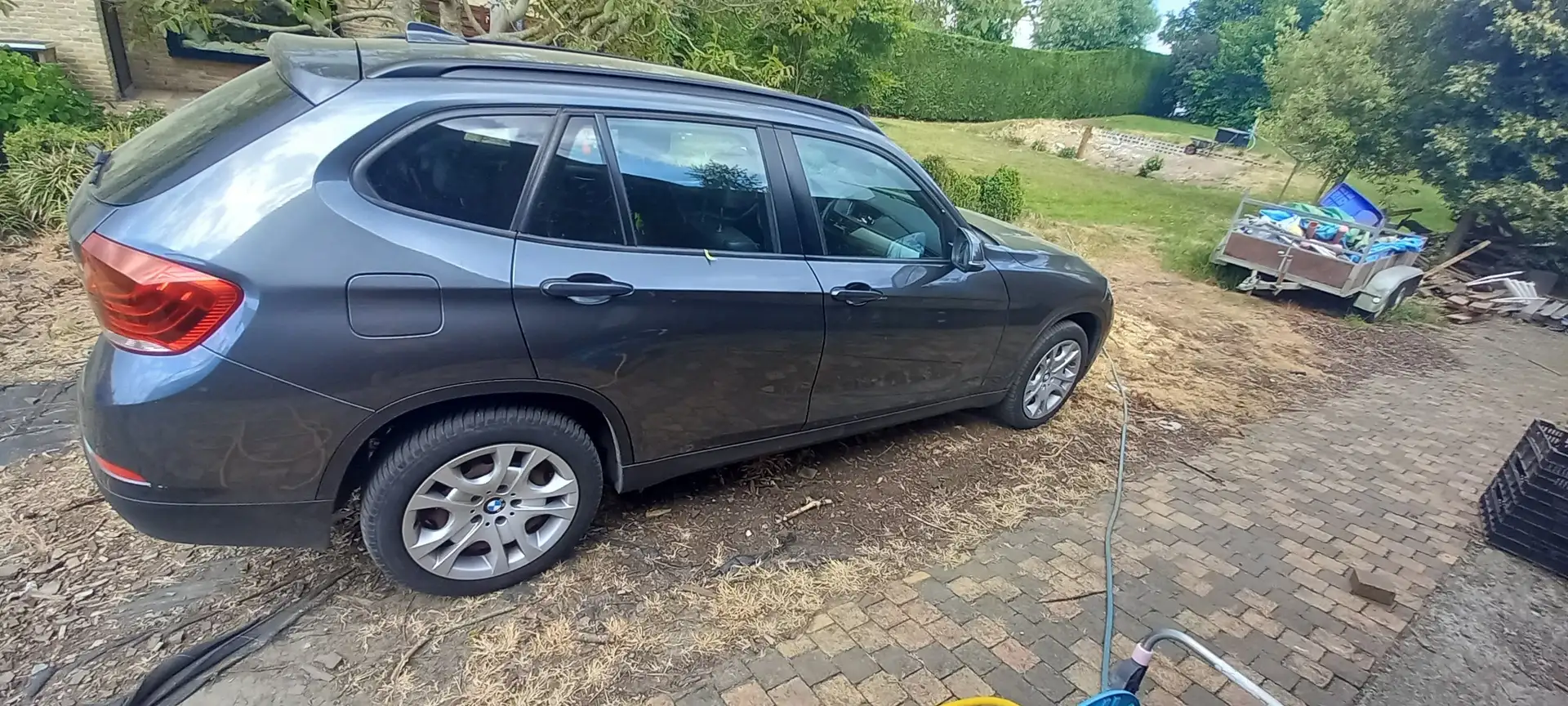 BMW X1 X1 xDrive18d Aut. Gris - 2