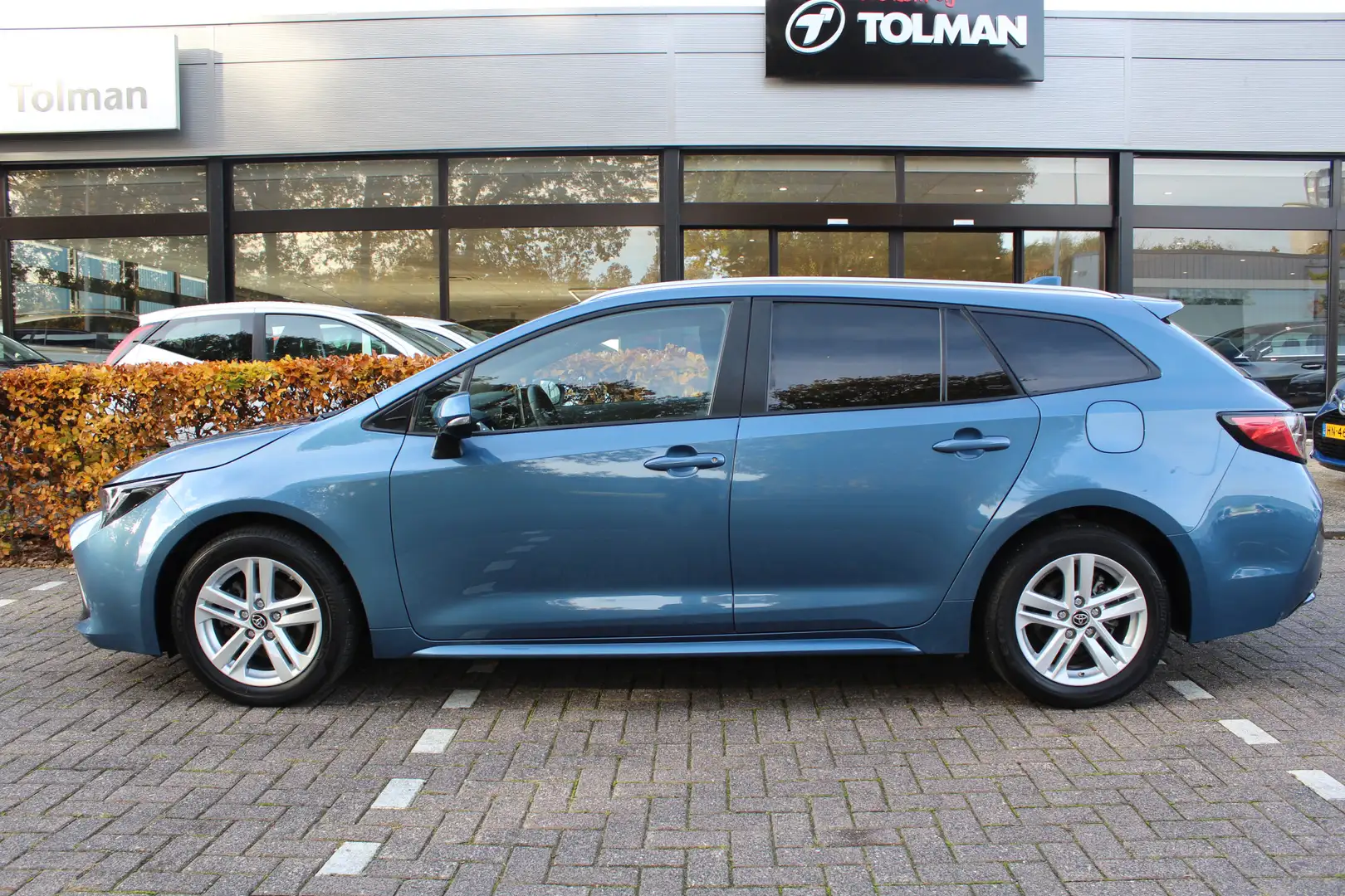 Toyota Corolla Touring Sports 1.8 Hybrid Dynamic Special | Rijkla Blauw - 2