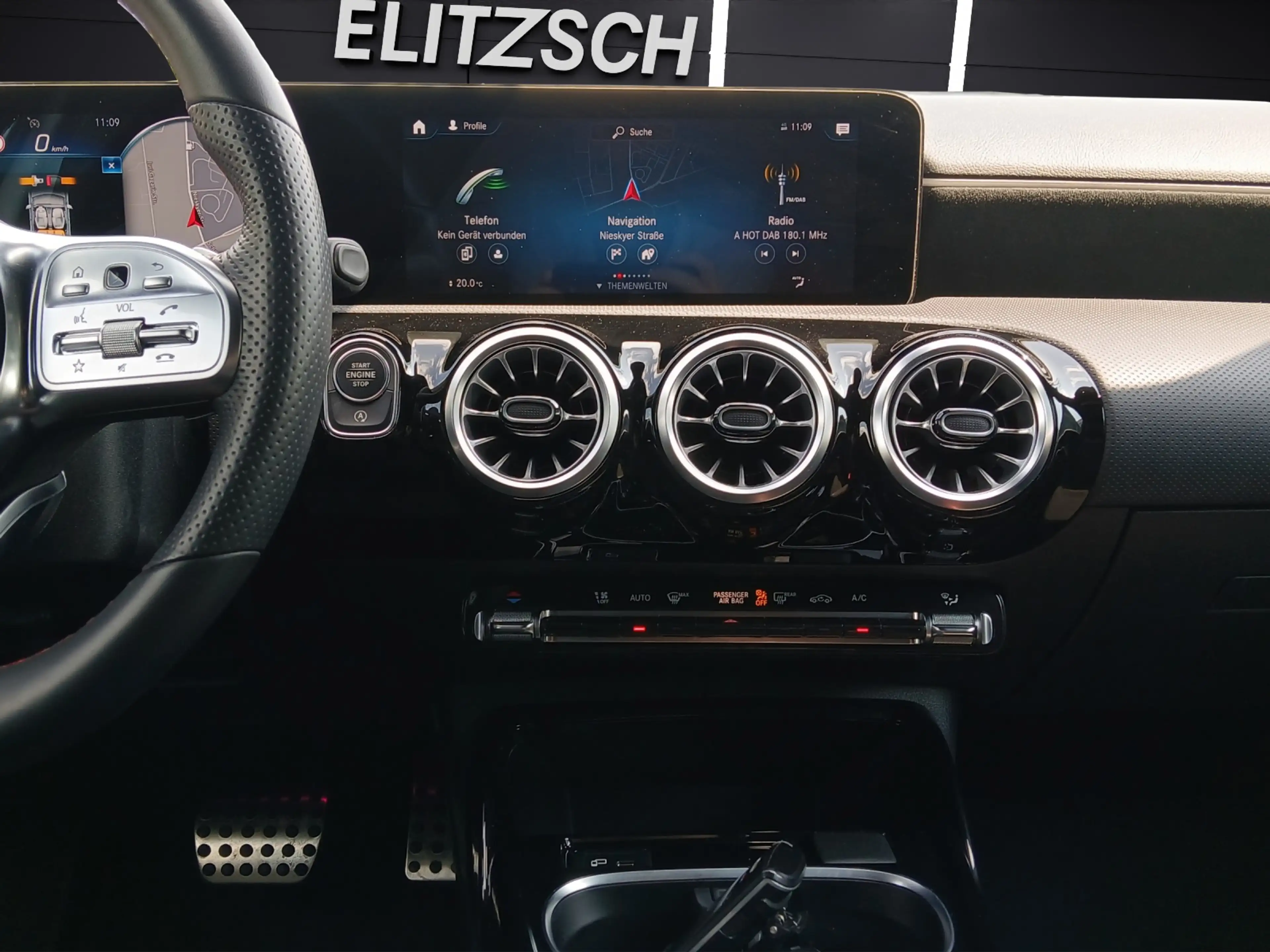 Mercedes-Benz A 35 AMG 4Matic LED AHK Navi MBUX SHZ — photo 15