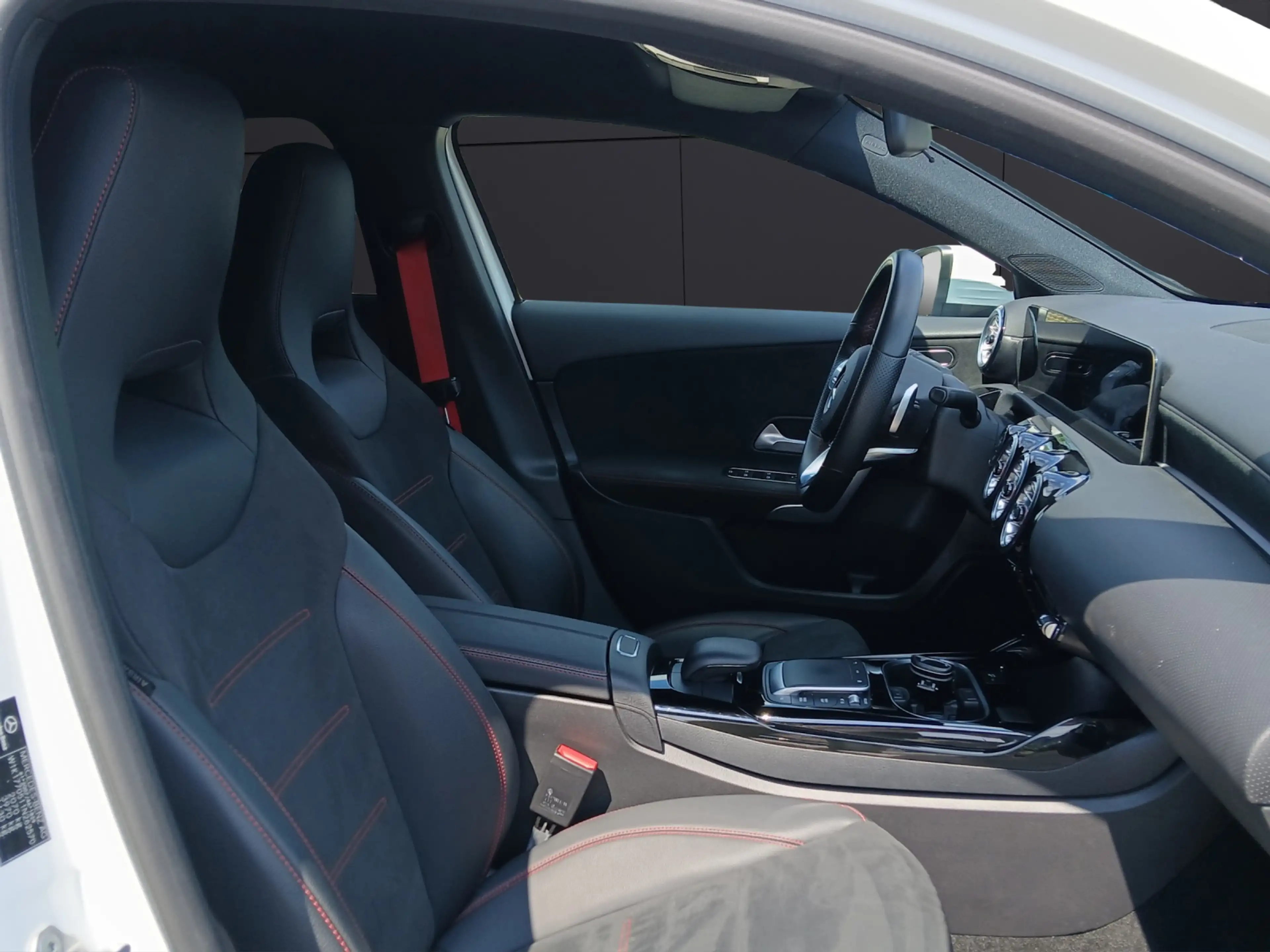 Mercedes-Benz A 35 AMG 4Matic LED AHK Navi MBUX SHZ — photo 12