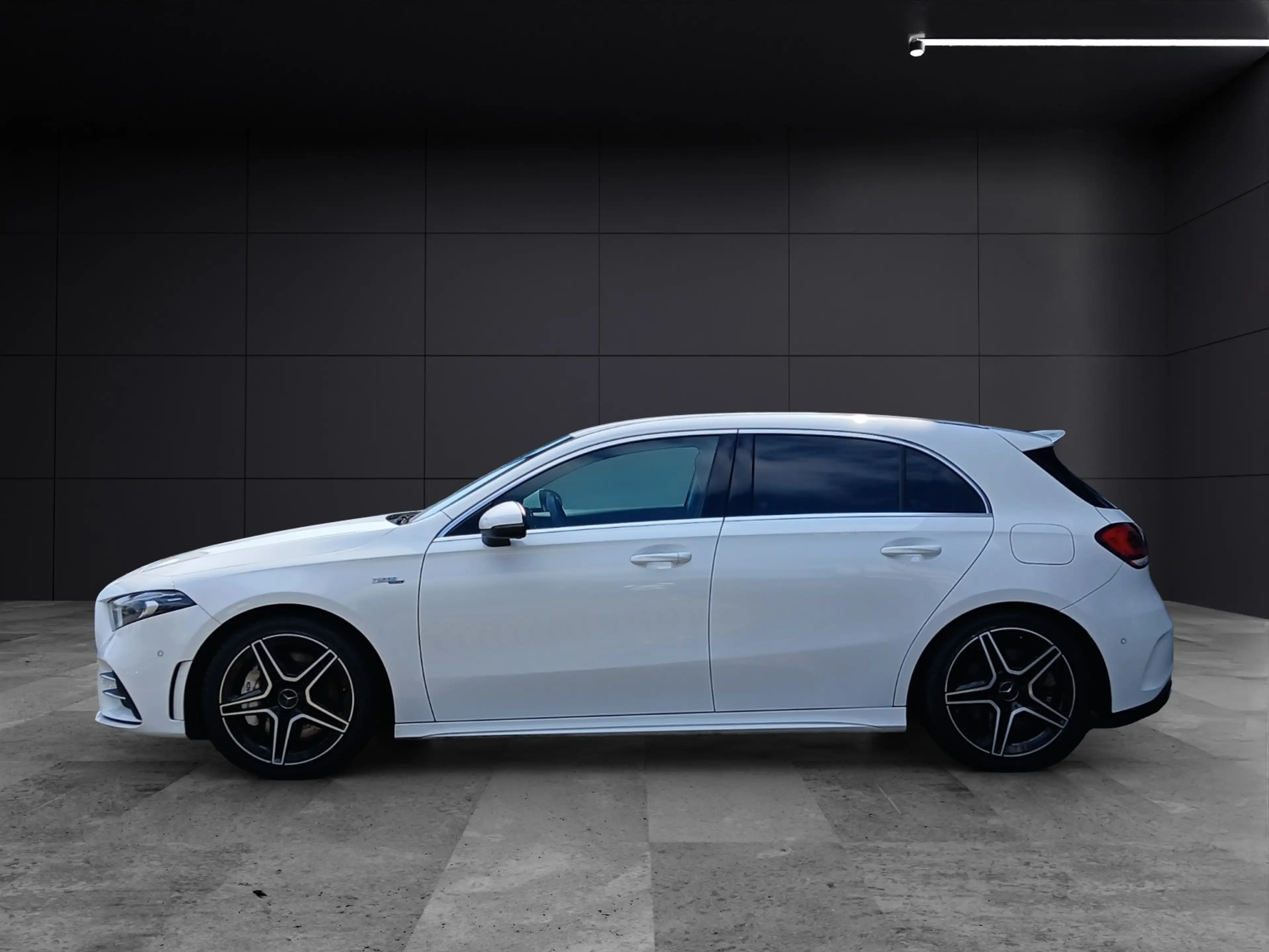 Mercedes-Benz A 35 AMG 4Matic LED AHK Navi MBUX SHZ — photo 2