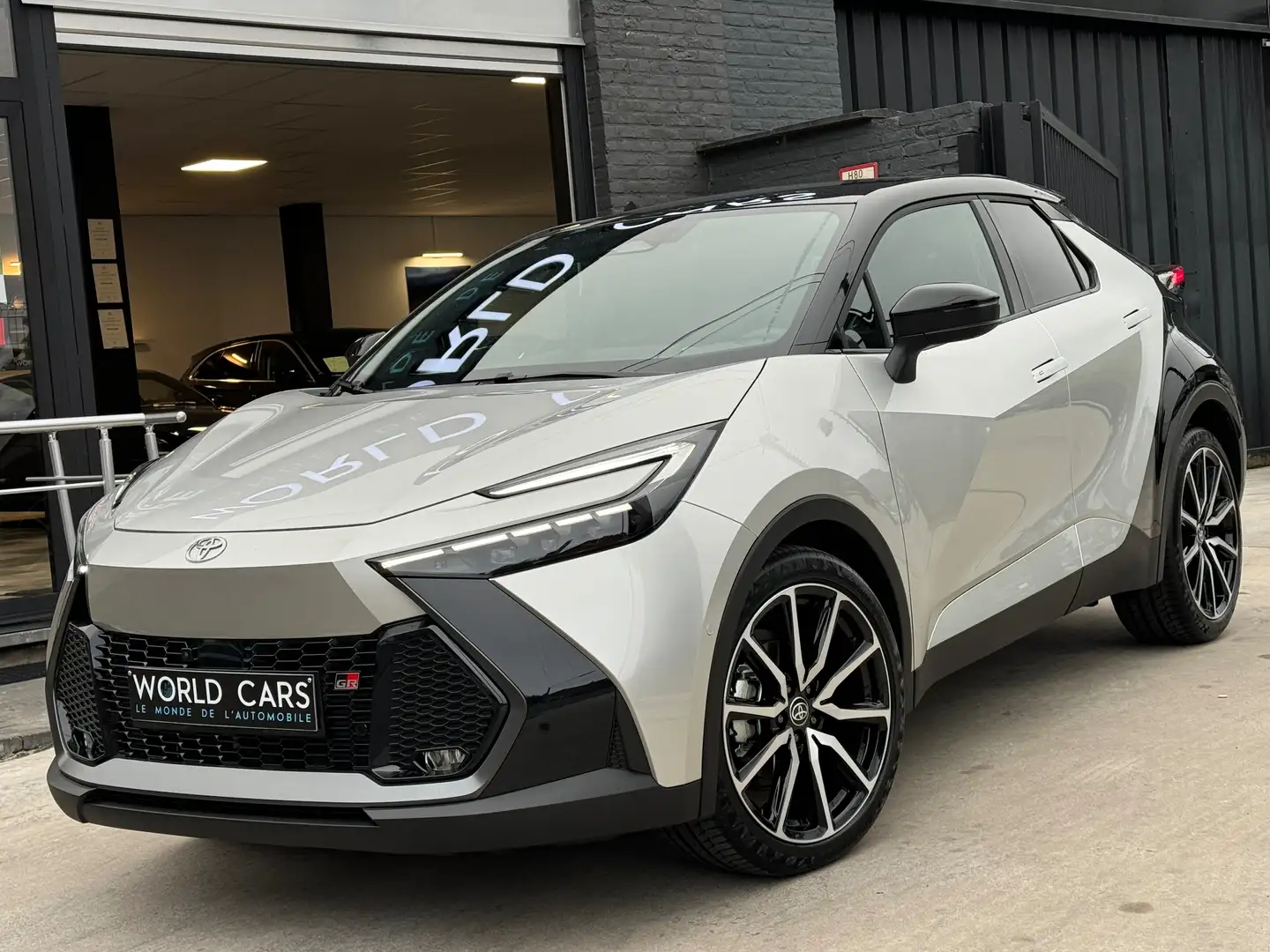 Toyota C-HR 2.0 Hybrid PACK GR/ TOIT PANO/CAM360/FULL OPTIONS Gris - 1