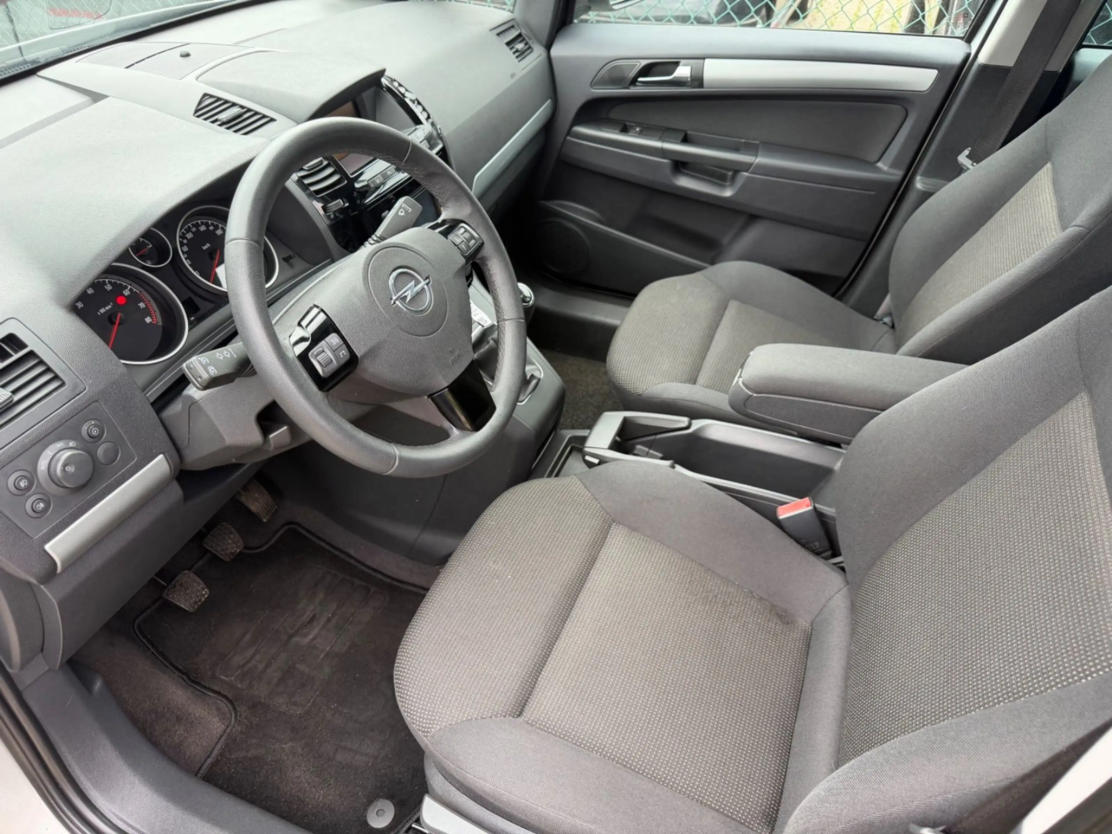 Opel Zafira B Family Plus*XENON*7 SITZE*TOP ZUSTAND — photo 14