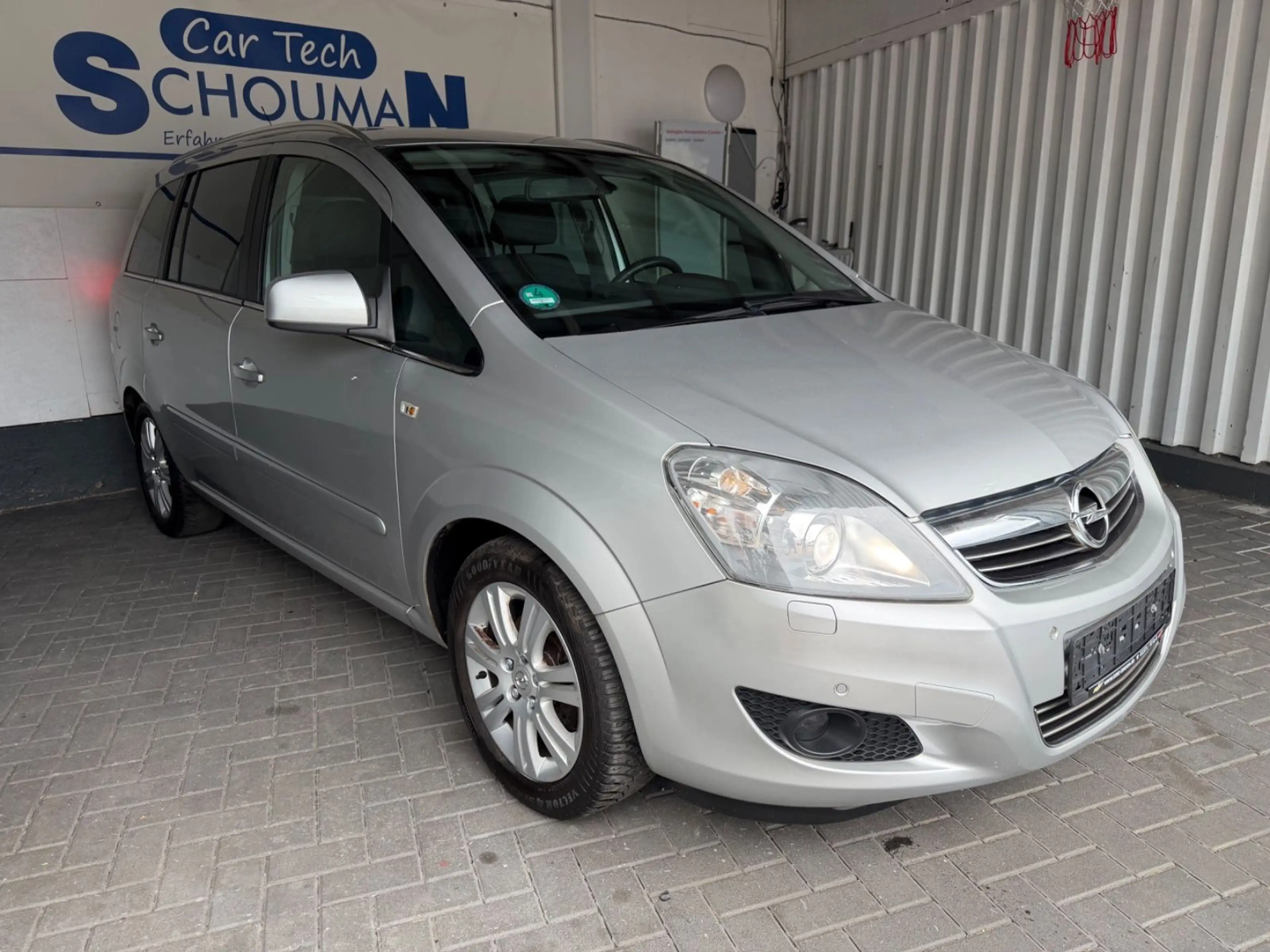 Opel Zafira B Family Plus*XENON*7 SITZE*TOP ZUSTAND