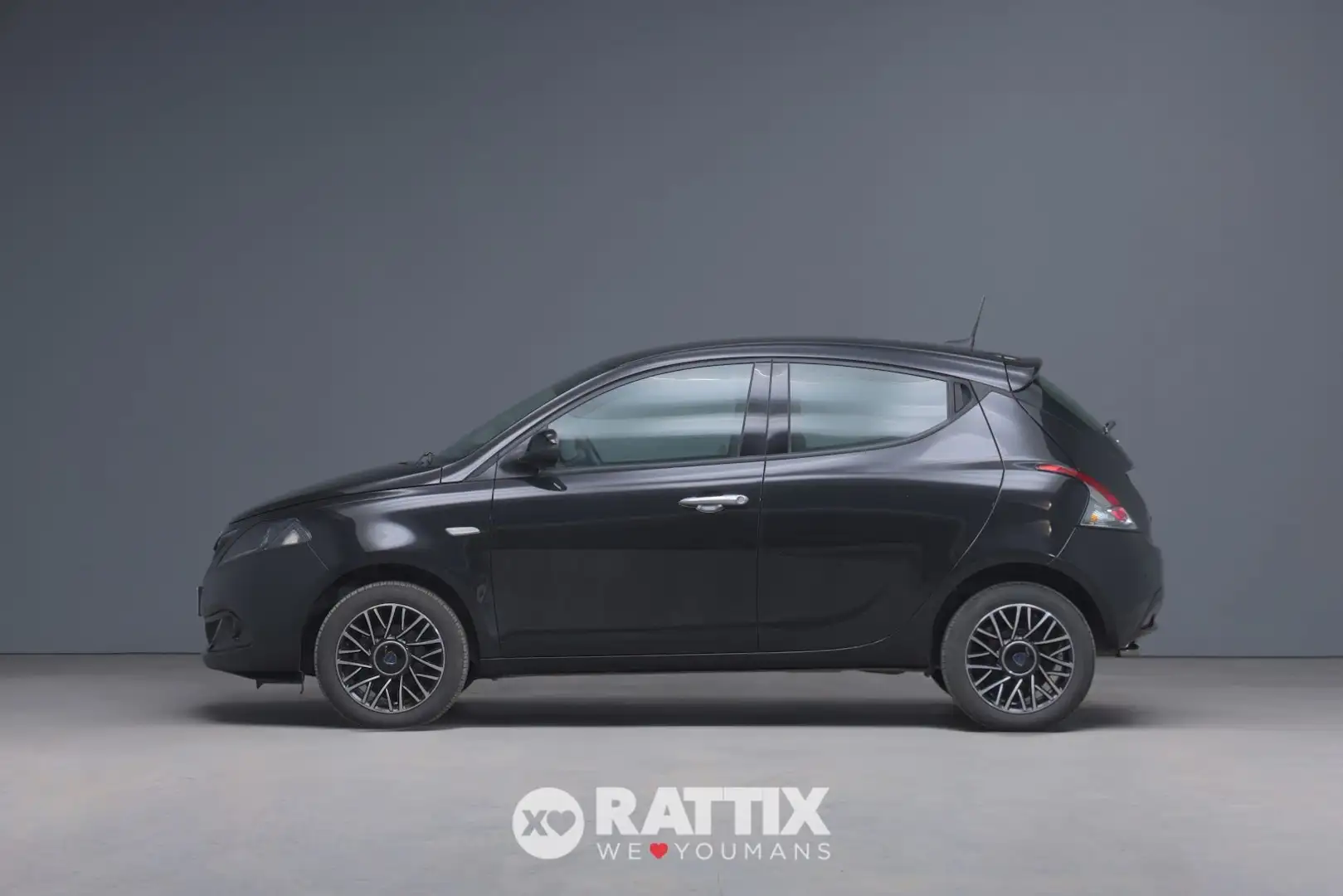 Lancia Ypsilon 1.0 Firefly Hybrid 70CV Platino Чорний - 2