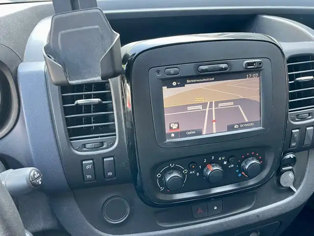 Opel Vivaro view 3
