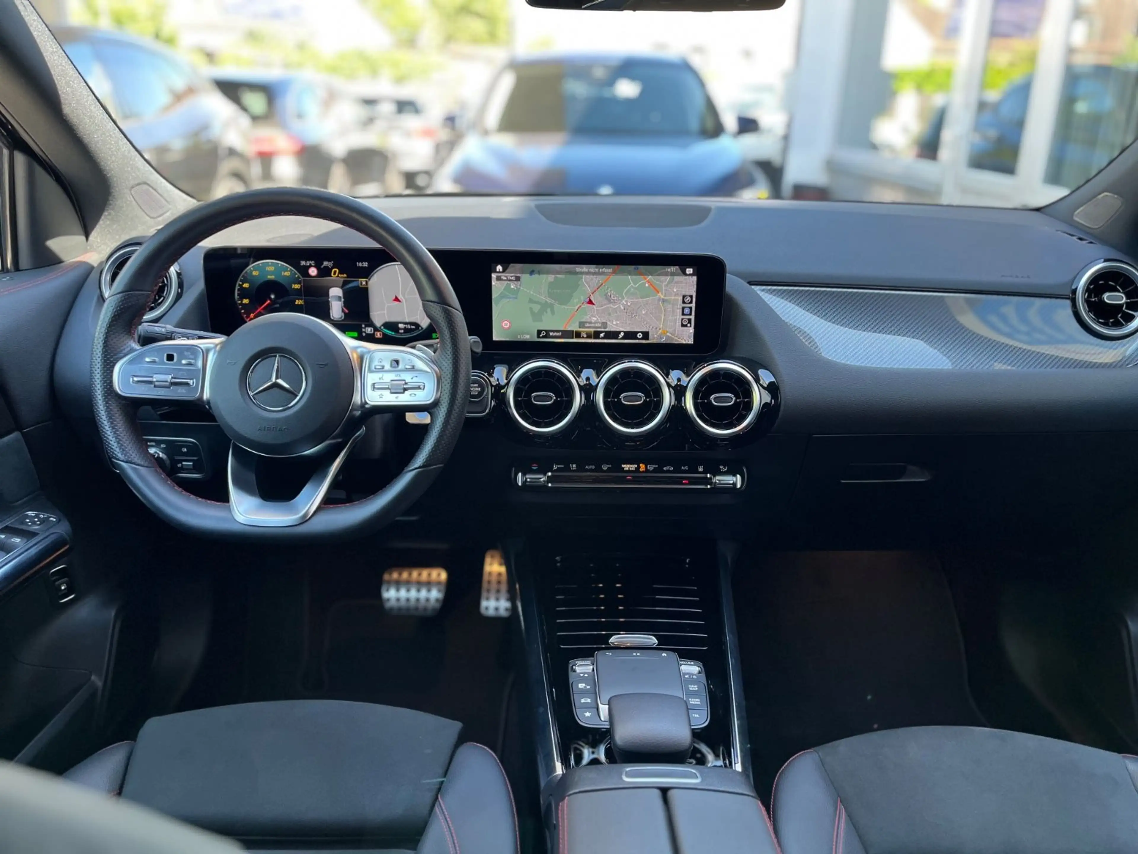 Mercedes-Benz GLA 250 e AMG+19"+LED+ACC+Driv-Ass+AHK — photo 10