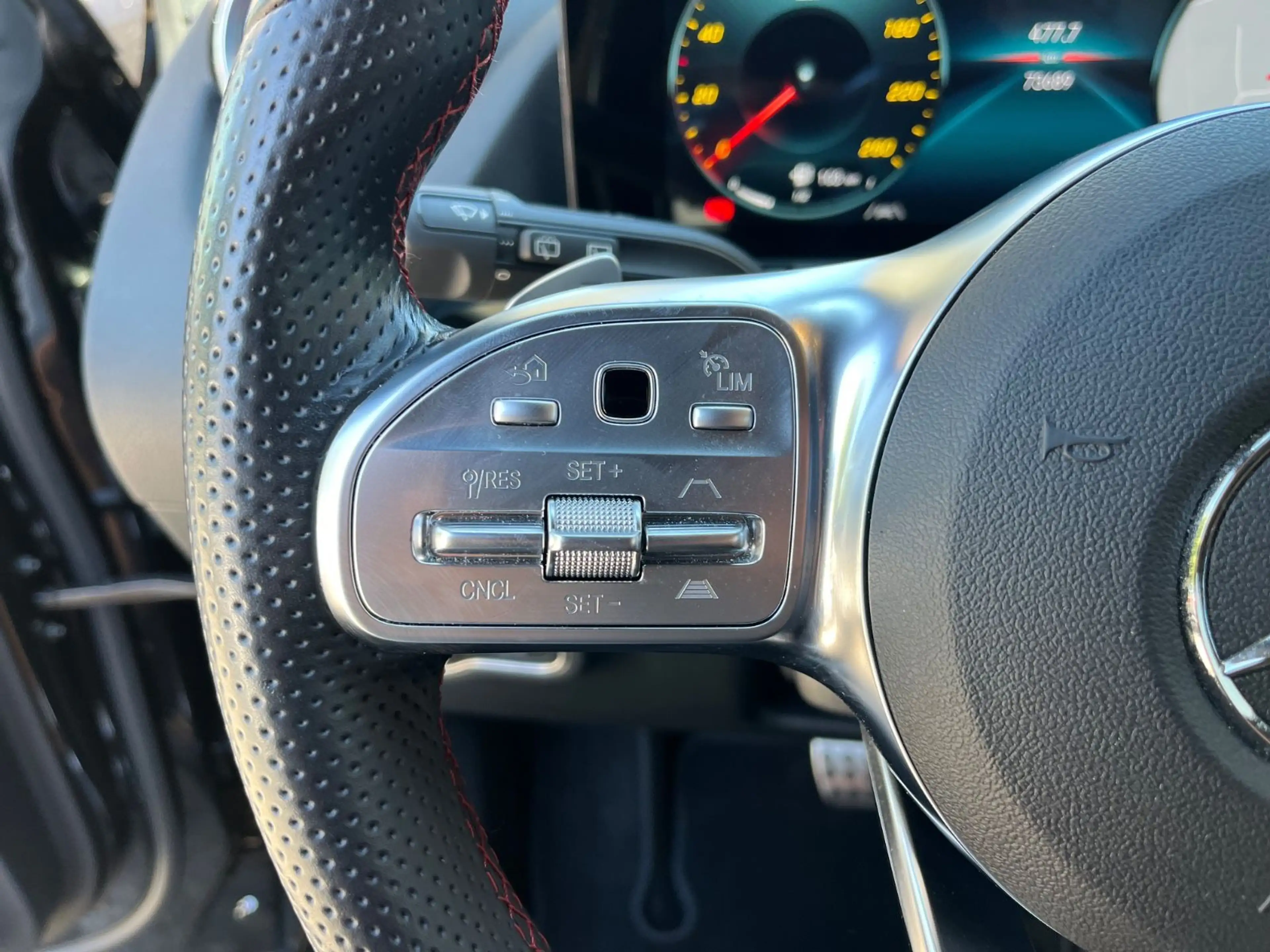 Mercedes-Benz GLA 250 e AMG+19"+LED+ACC+Driv-Ass+AHK — photo 15