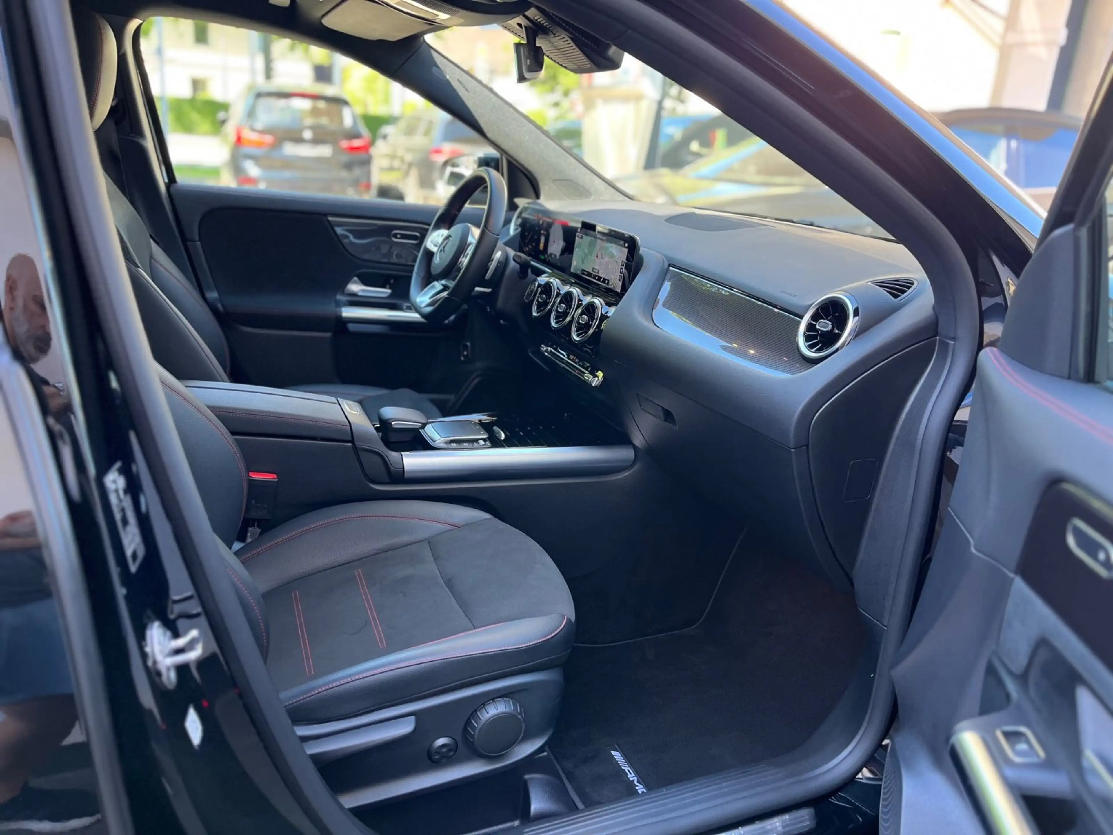 Mercedes-Benz GLA 250 e AMG+19"+LED+ACC+Driv-Ass+AHK — photo 12