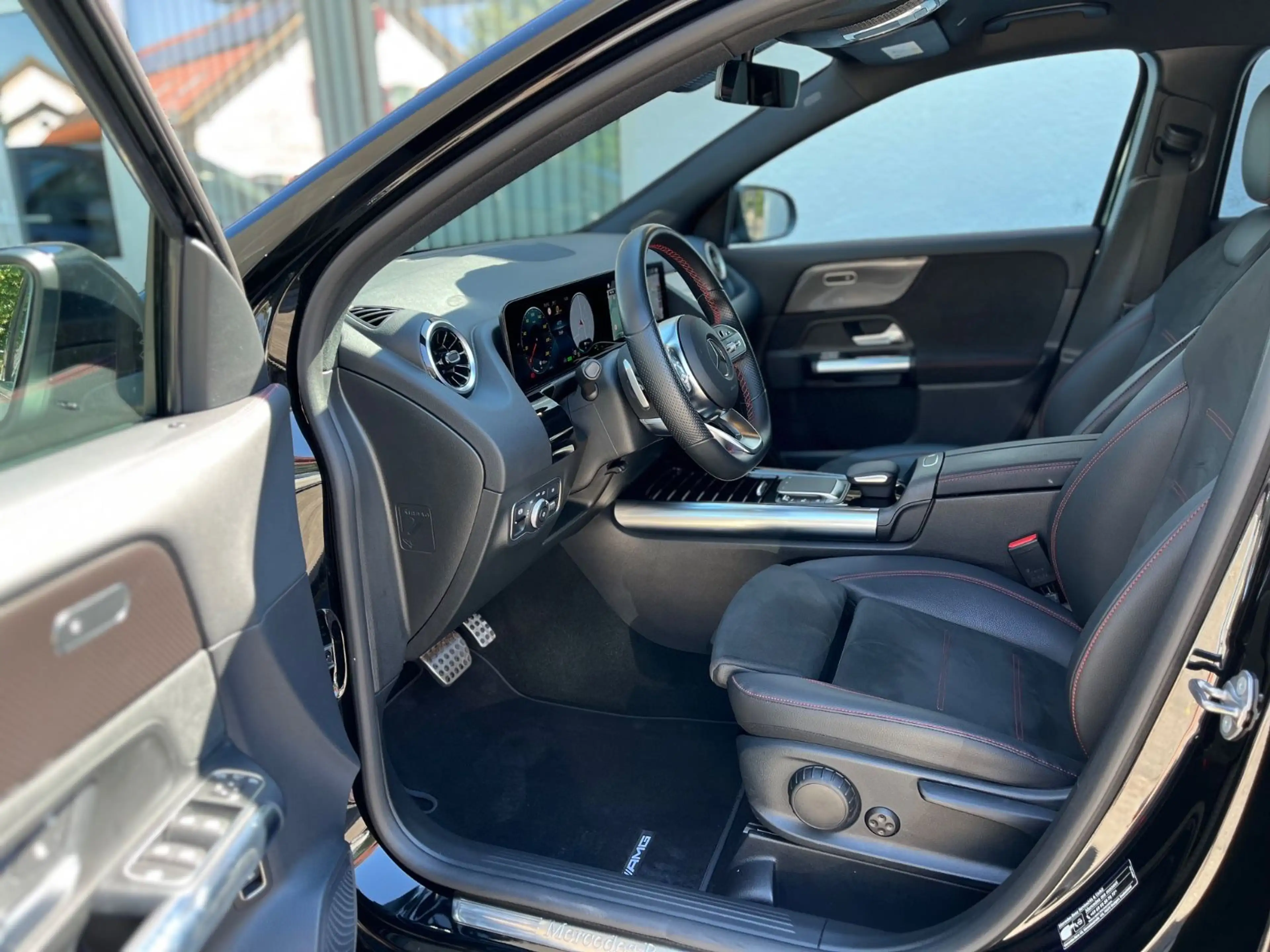 Mercedes-Benz GLA 250 e AMG+19"+LED+ACC+Driv-Ass+AHK — photo 11
