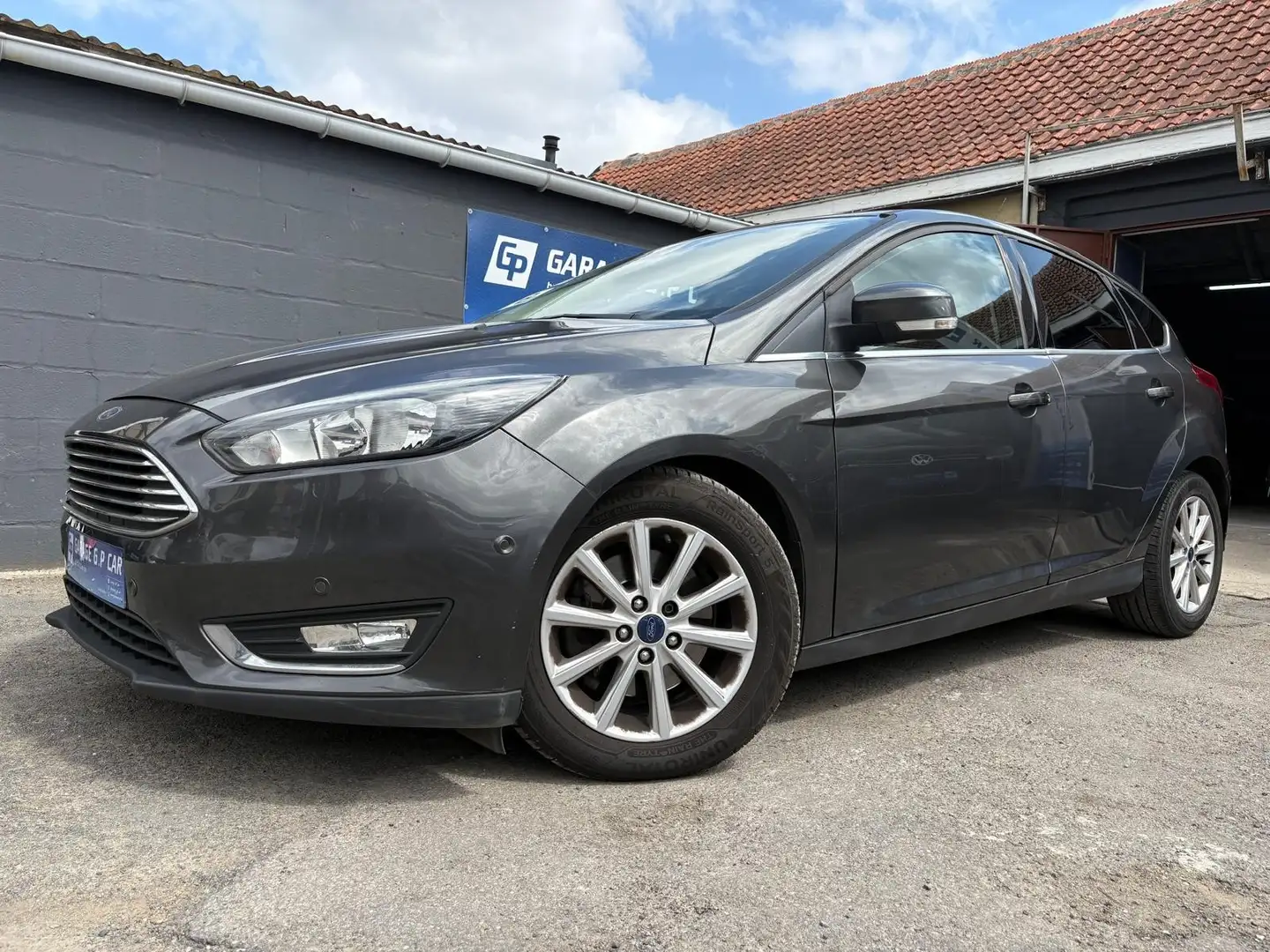 Ford Focus 2.0 TDCi Business PowerShift Gris - 1
