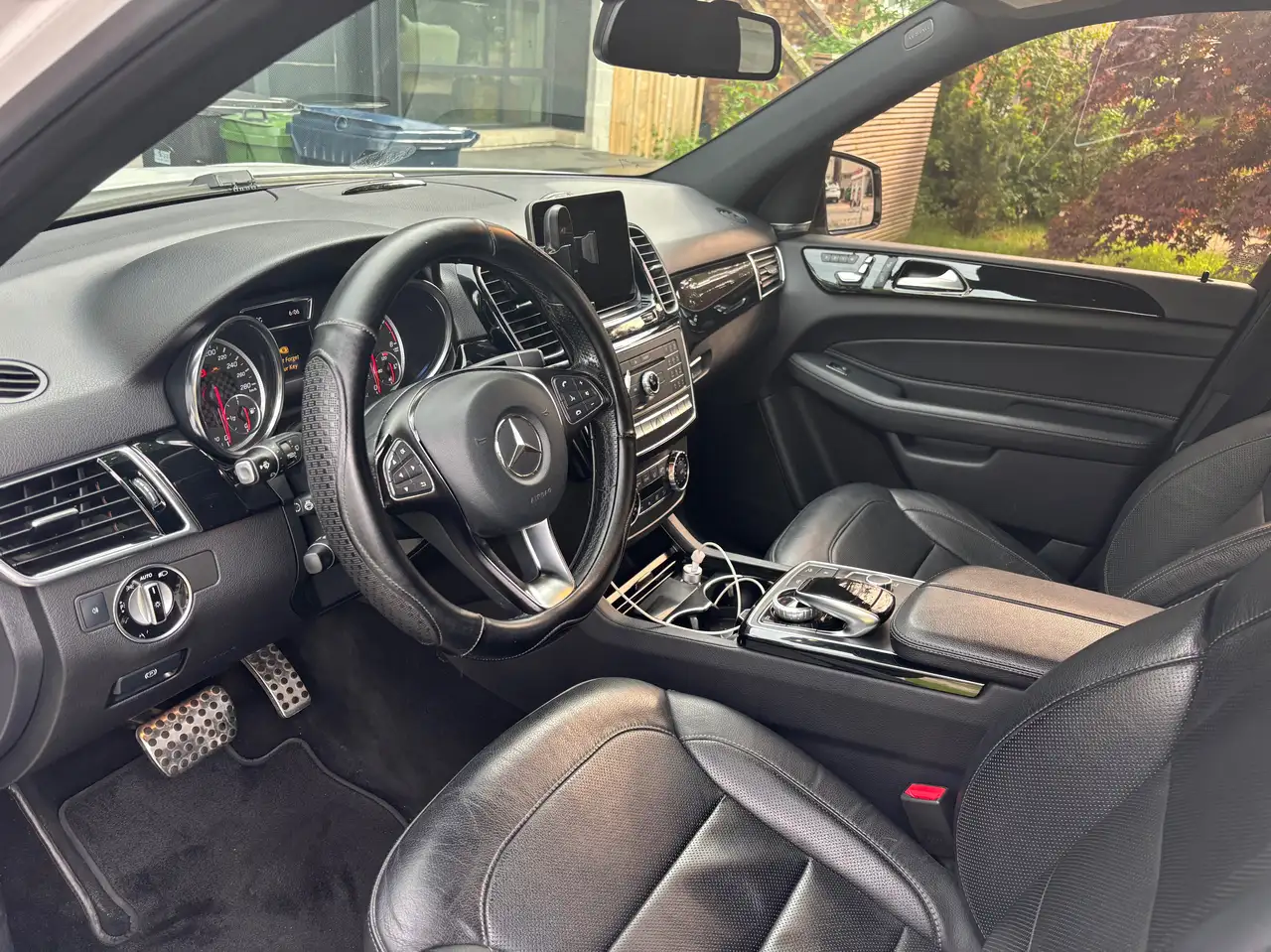 Mercedes-Benz GLE снимка Mercedes-Benz GLE