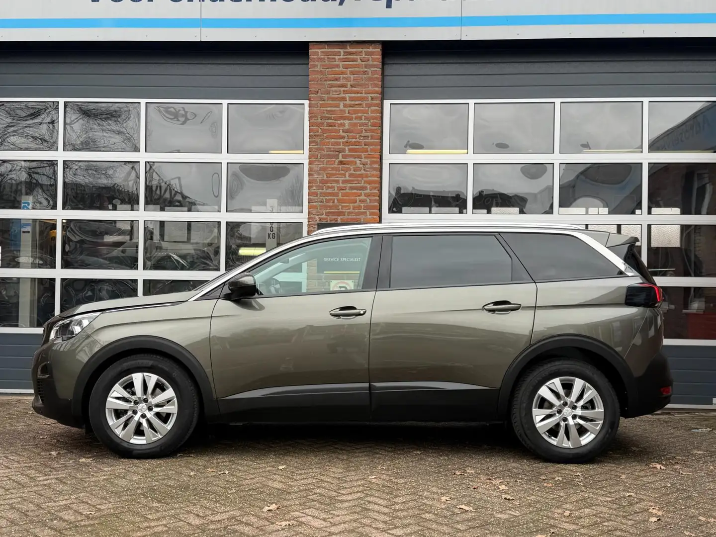 Peugeot 5008 1.2 PureTech Automaat, 7 persoons, navi, cruise, P Grau - 2