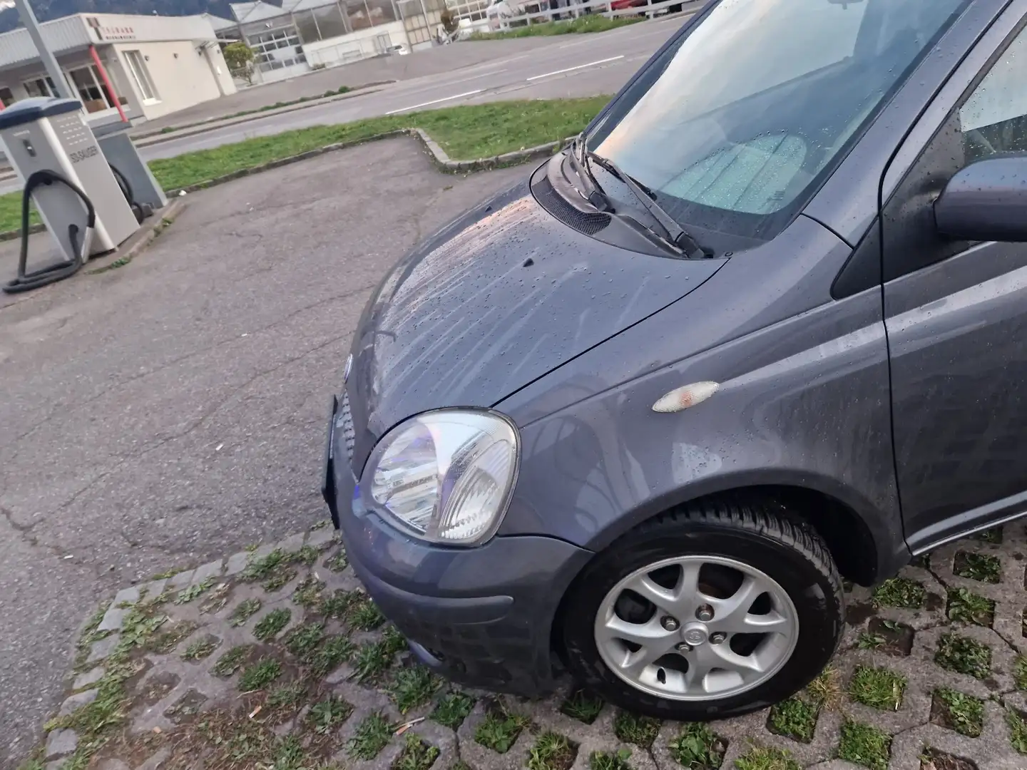 Toyota Yaris 1,0 VVT-i - 1