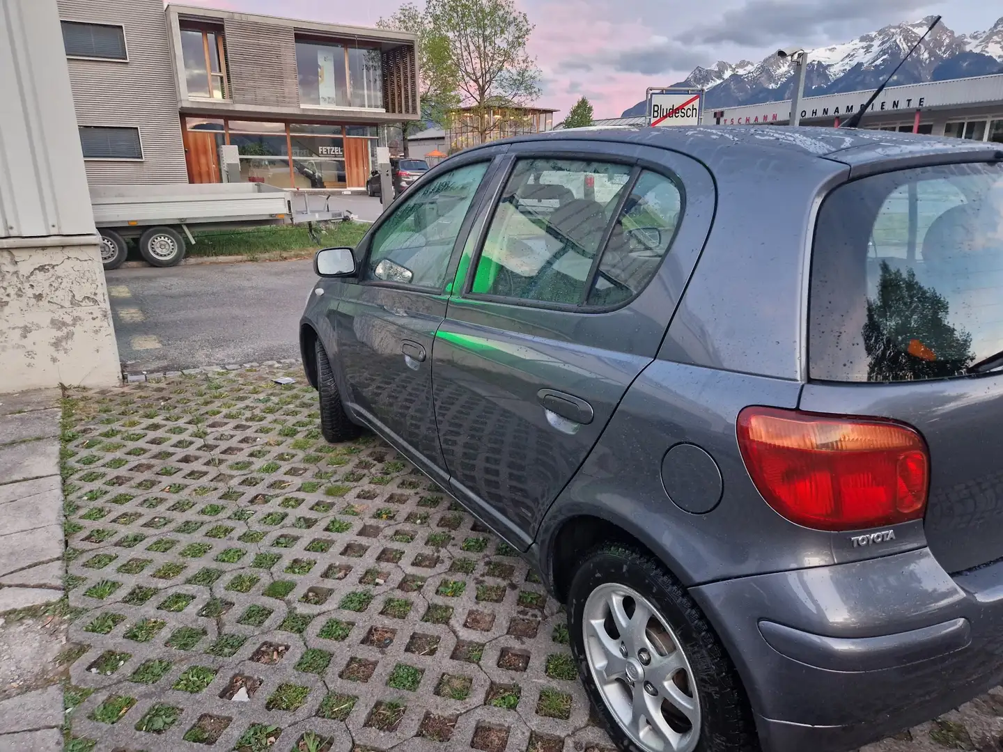 Toyota Yaris 1,0 VVT-i - 2