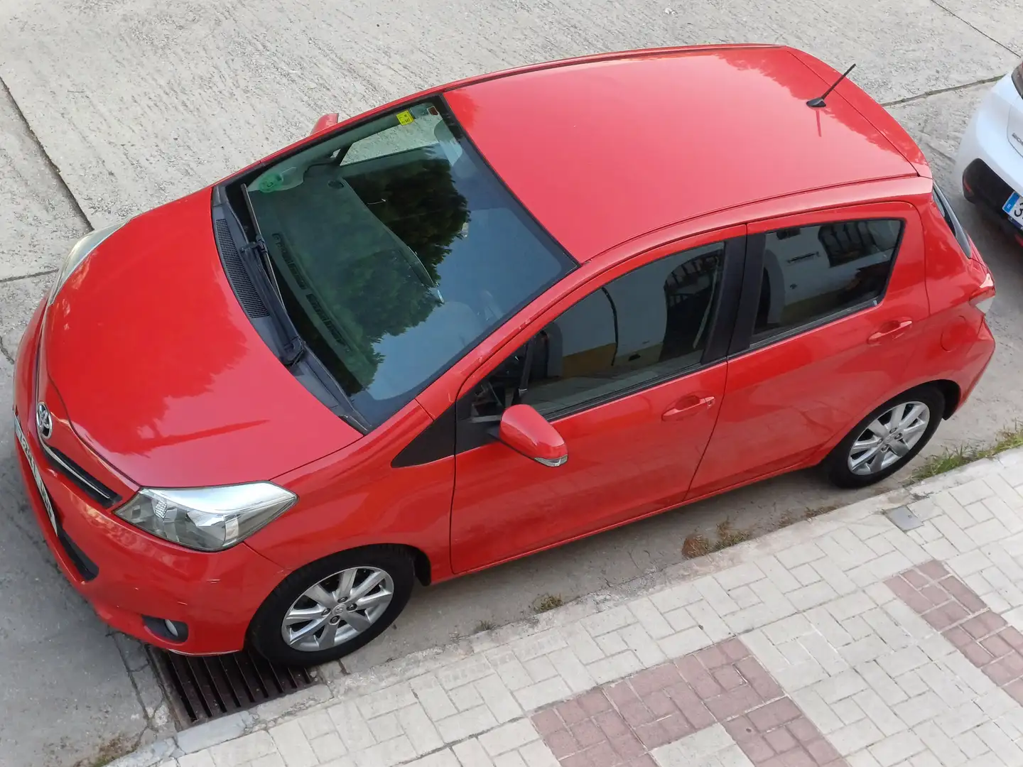 Toyota Yaris Yaris 1.3 Active Active Červená - 1