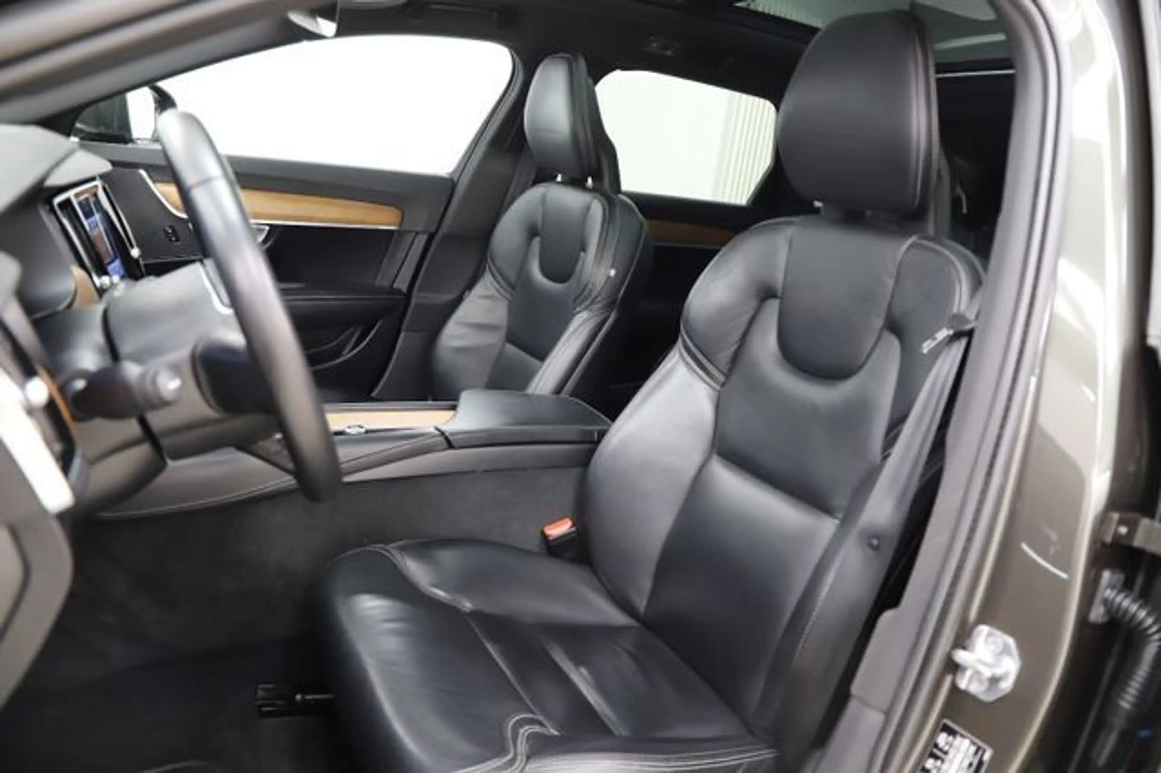 Volvo V90 2.0 T5 254PS Inscription Pano ACC LED 360° — photo 9