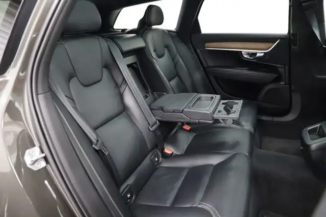 Volvo V90 view 11
