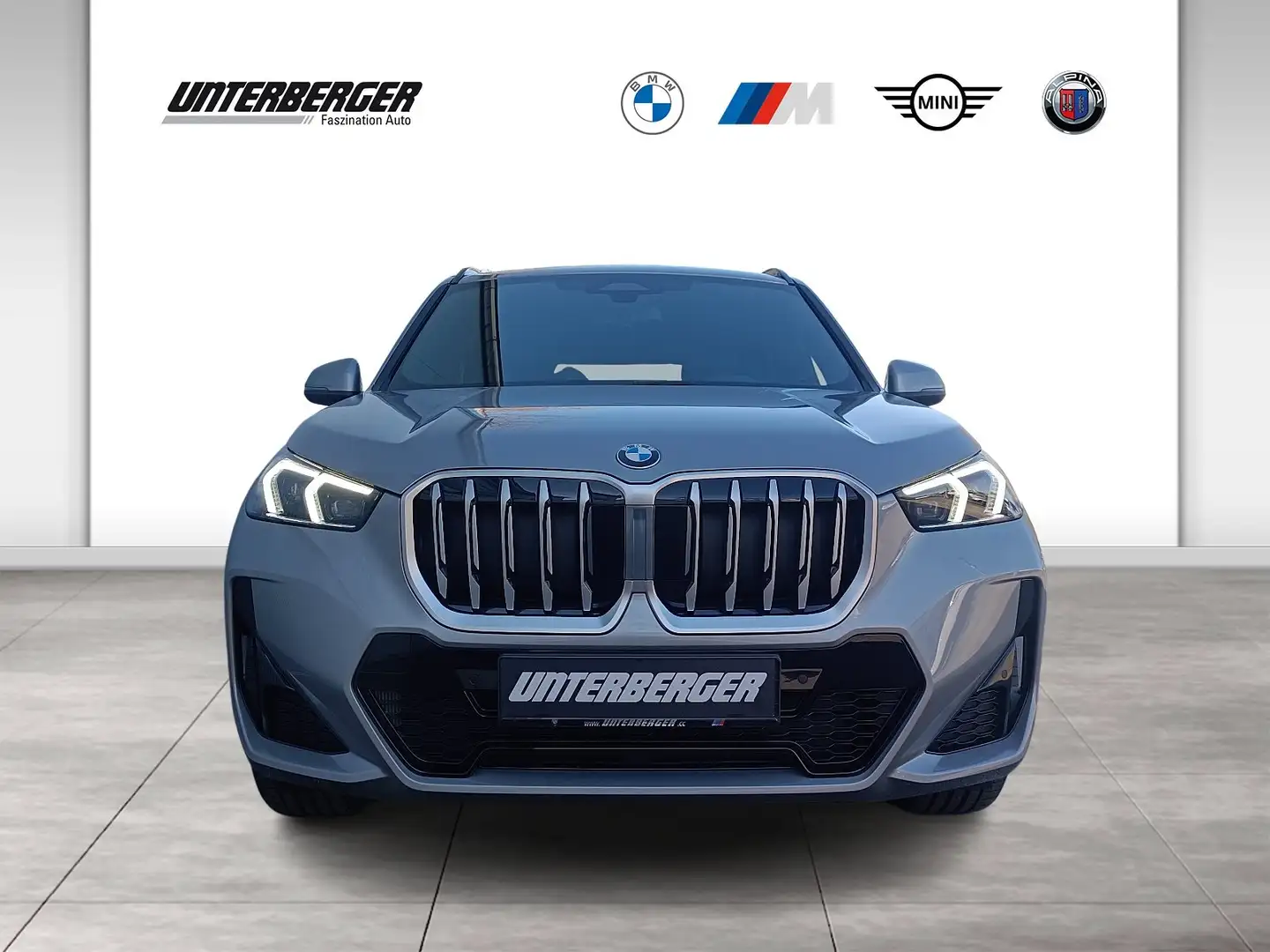 BMW X1 sDrive20i M Sportpaket 20" Pano AHK LED SHZ Gris - 2