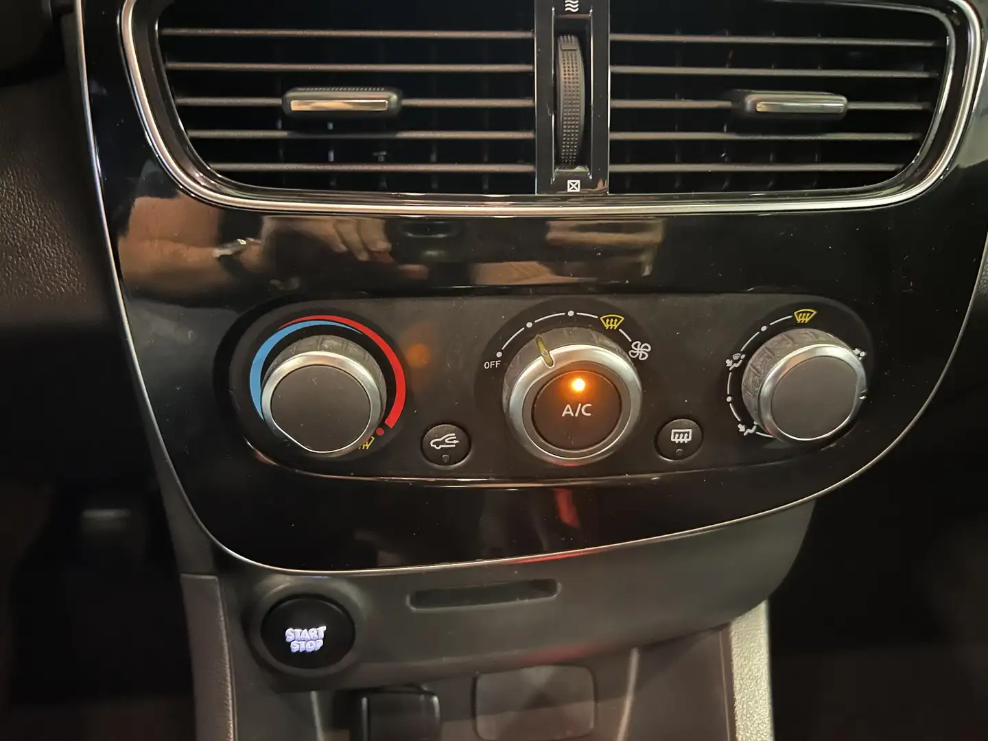 Renault Clio TCe 90 Limited | Airco | Navigatie | Cruise Contro Zwart - 2