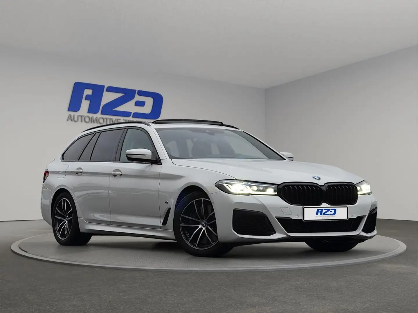 BMW 530 d xDrive M-Sport PANO AHK SOUND NAVI LASER H-UP Weiß - 2