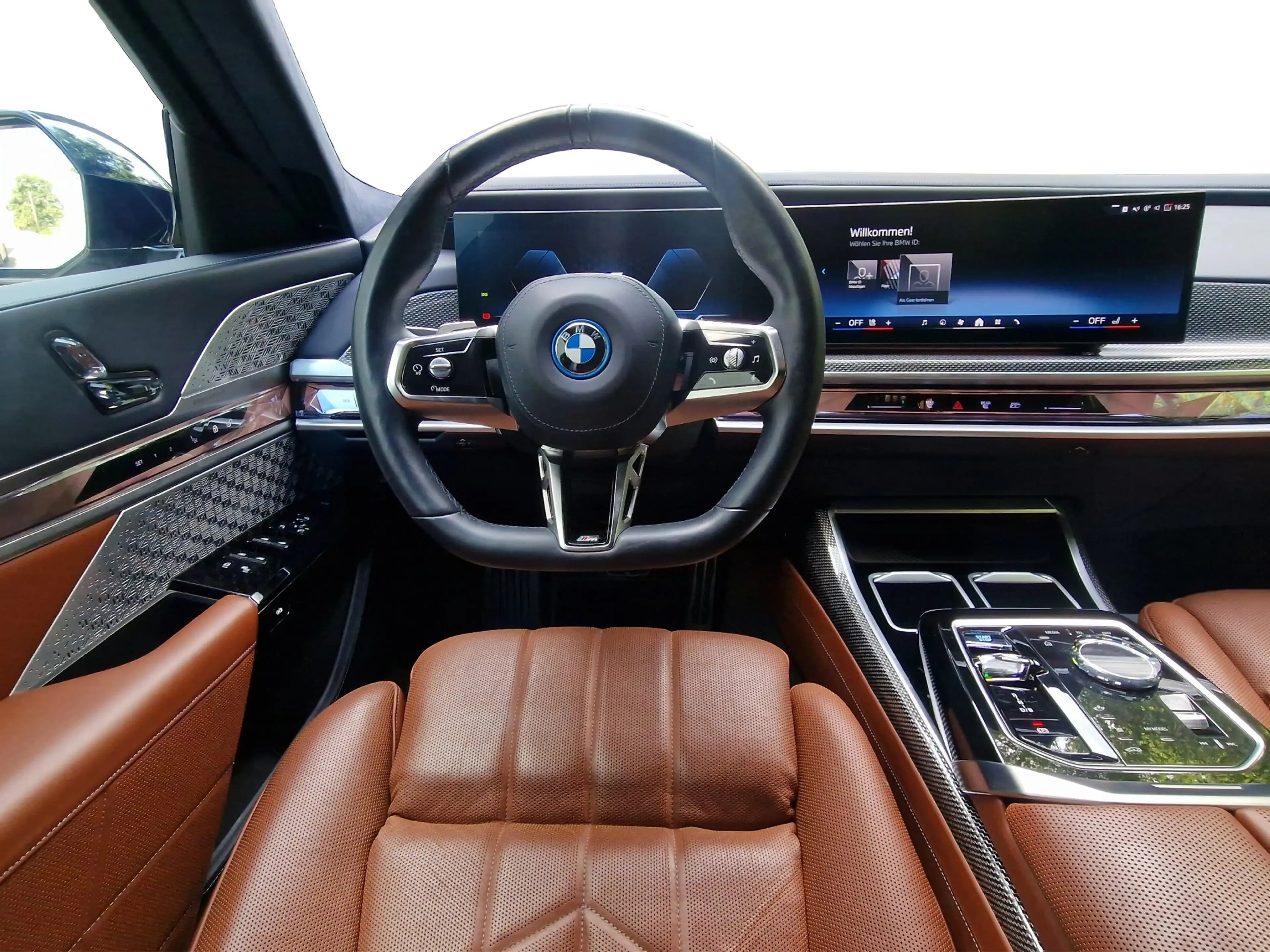 BMW i7 xDrive60 M Sportpaket B&W Sky-Lounge Fond TV — photo 2
