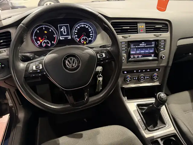 Volkswagen Golf view 11