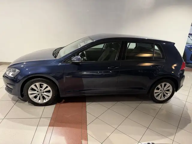 Volkswagen Golf view 2