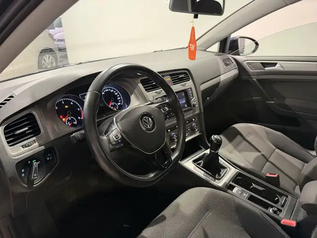Volkswagen Golf view 8