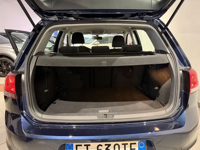 Volkswagen Golf view 9