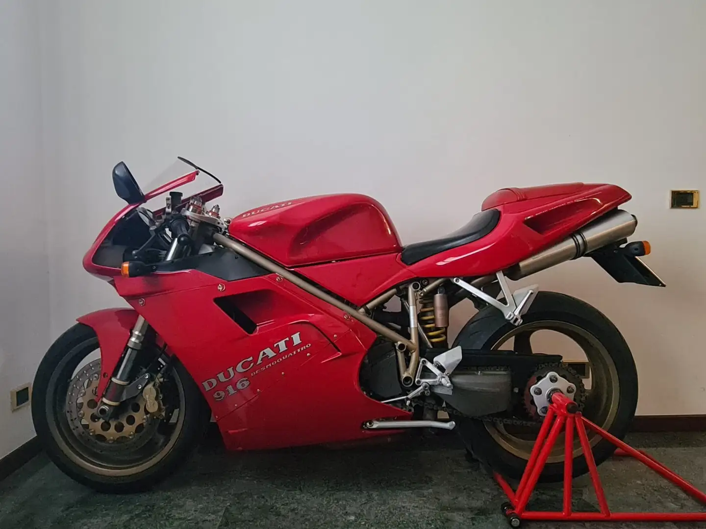 Ducati 916 Biposto Rojo - 1