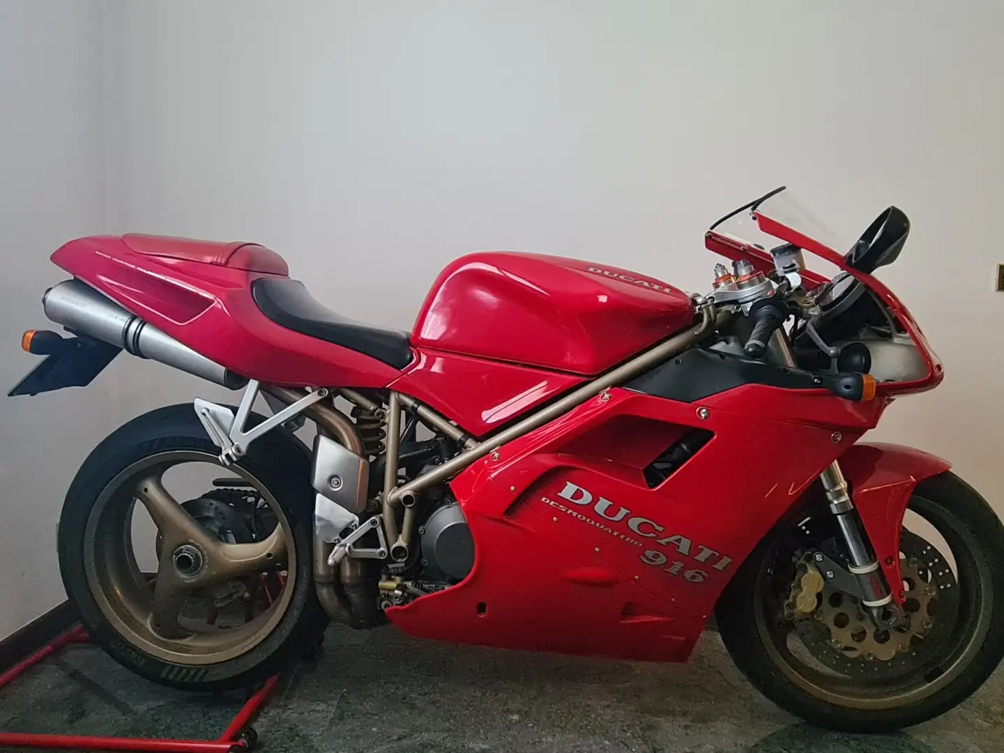 Ducati 916 Biposto Rojo - 2