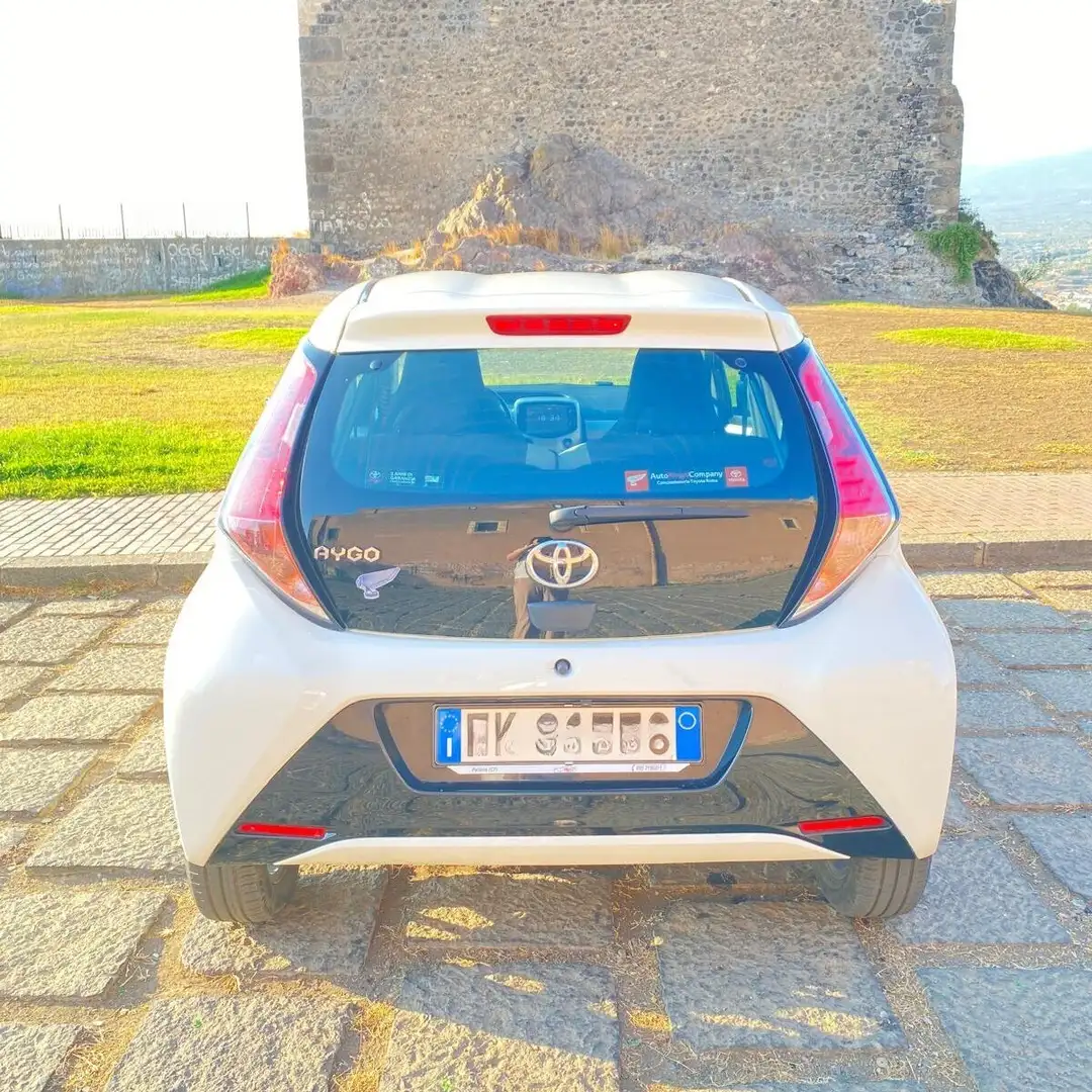Toyota Aygo 1.0 VVT-i 69 CV 5 porte x-play TSS Blanc - 2