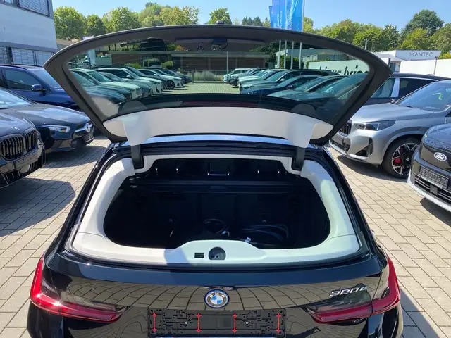 BMW 3 Series view 13