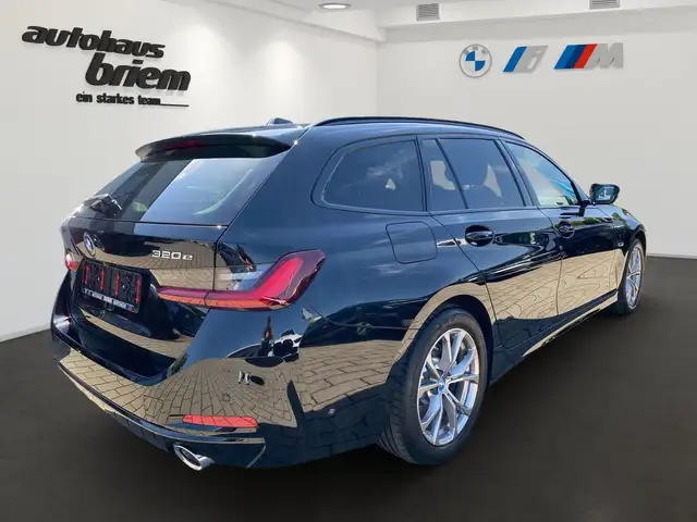 BMW 3 Series view 3
