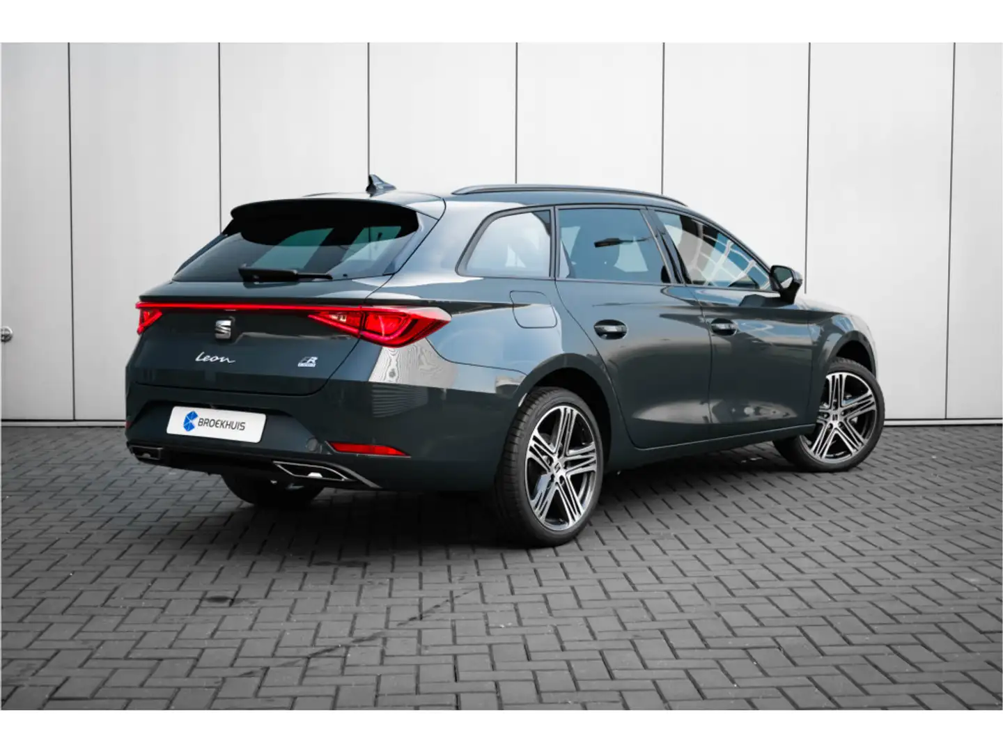 SEAT Leon e-Hybrid Sportstourer FR Business - eHybrid | Achteruitrijc Blauw - 2