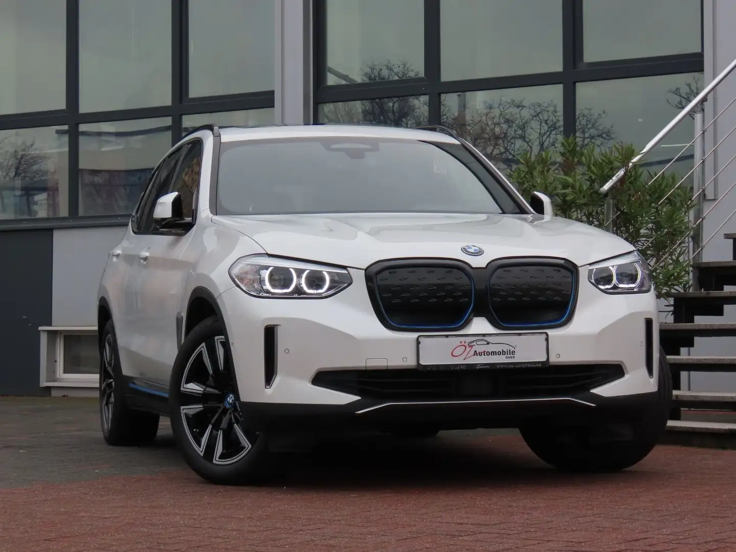 BMW iX3 80KWH INSPIRING Auto. Pano Weiß - 1