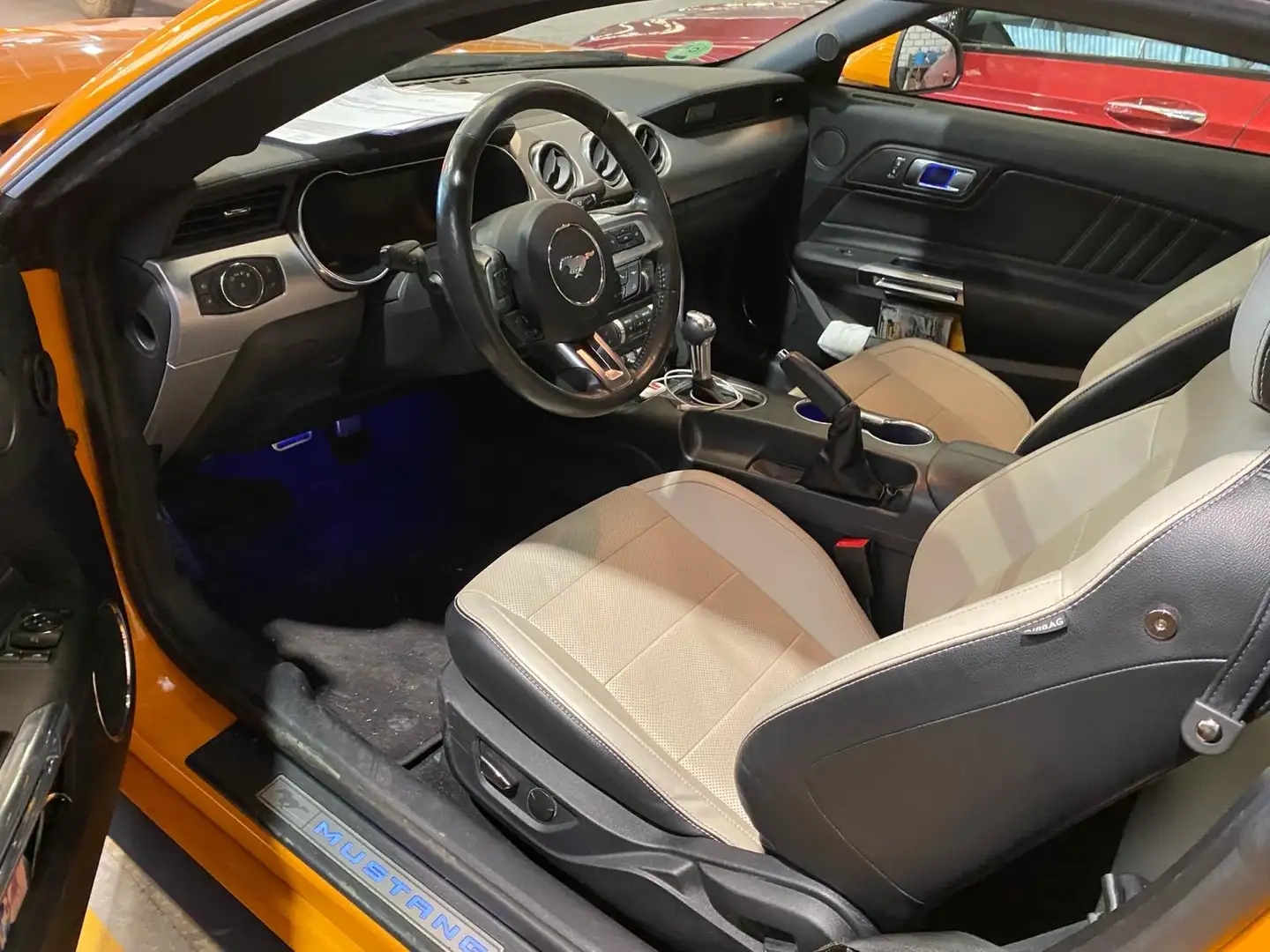 Ford Mustang 2,3 ecoboost Automático Oranžová - 1
