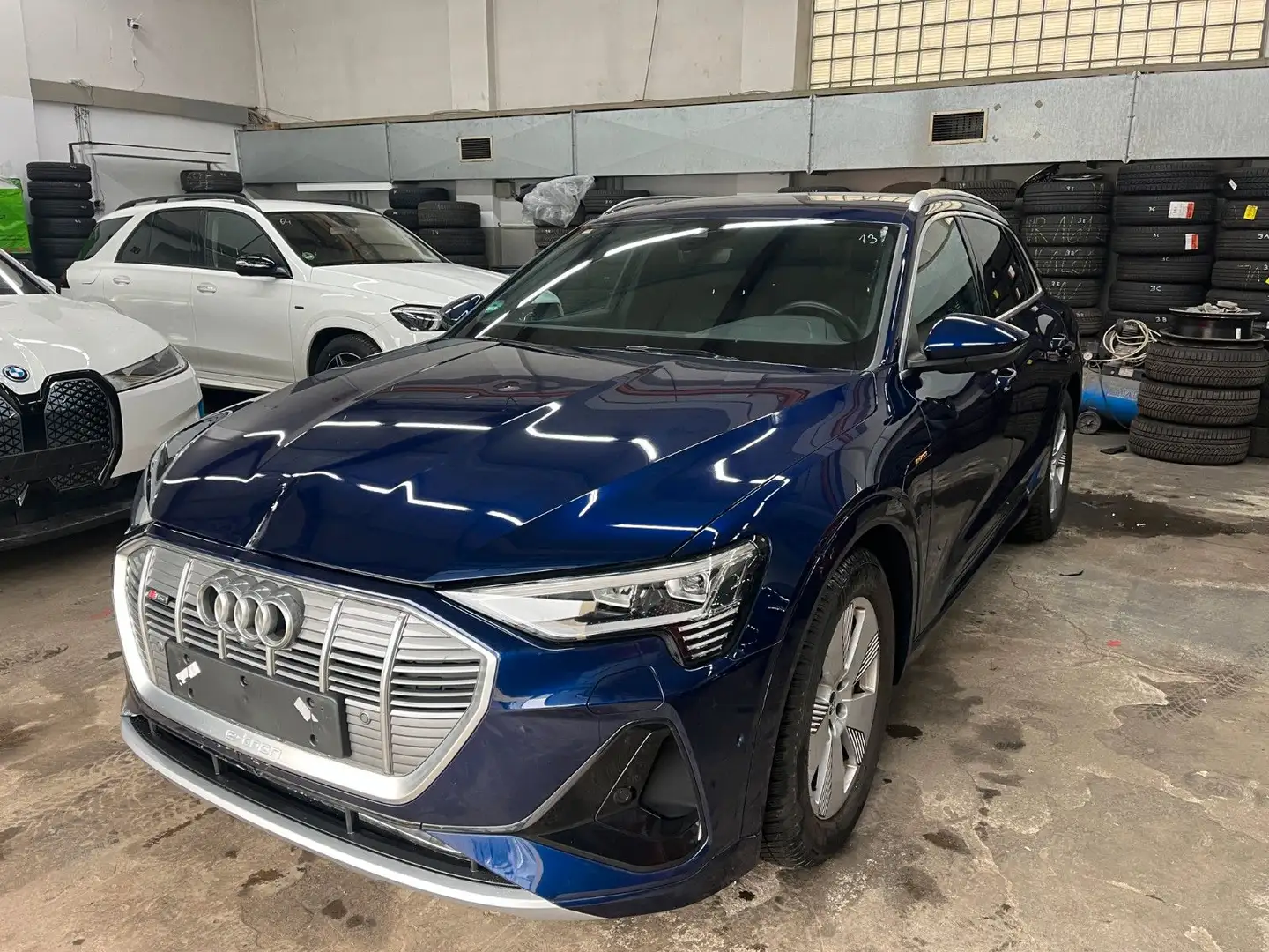 Audi e-tron 55 quattro S line Matrix Pano 360° Blauw - 2