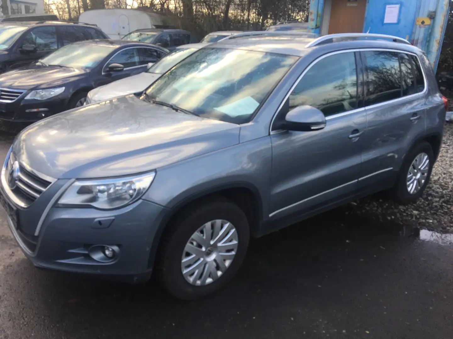 Volkswagen Tiguan 2,0 TDI 140 PS AUTOMATIK KLIMA ALU Grau - 1