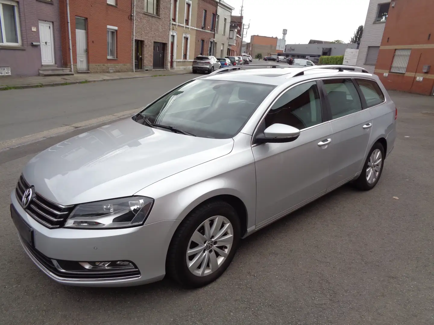 Volkswagen Passat Variant SW 1.6 CR TDi Comfortline NAVI/PANO/CUIR/GARANTIE Gris - 2