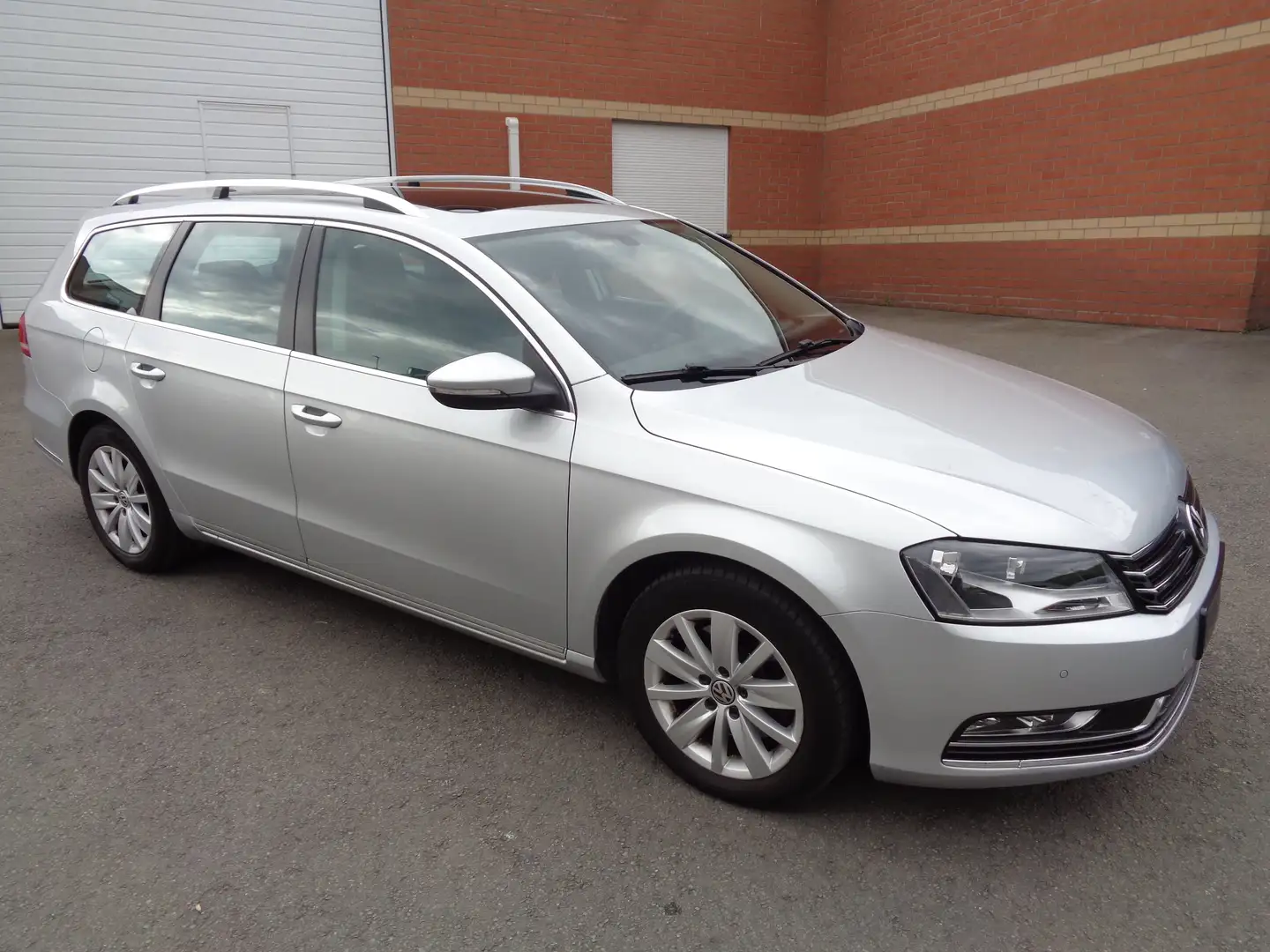 Volkswagen Passat Variant SW 1.6 CR TDi Comfortline NAVI/PANO/CUIR/GARANTIE Gris - 1