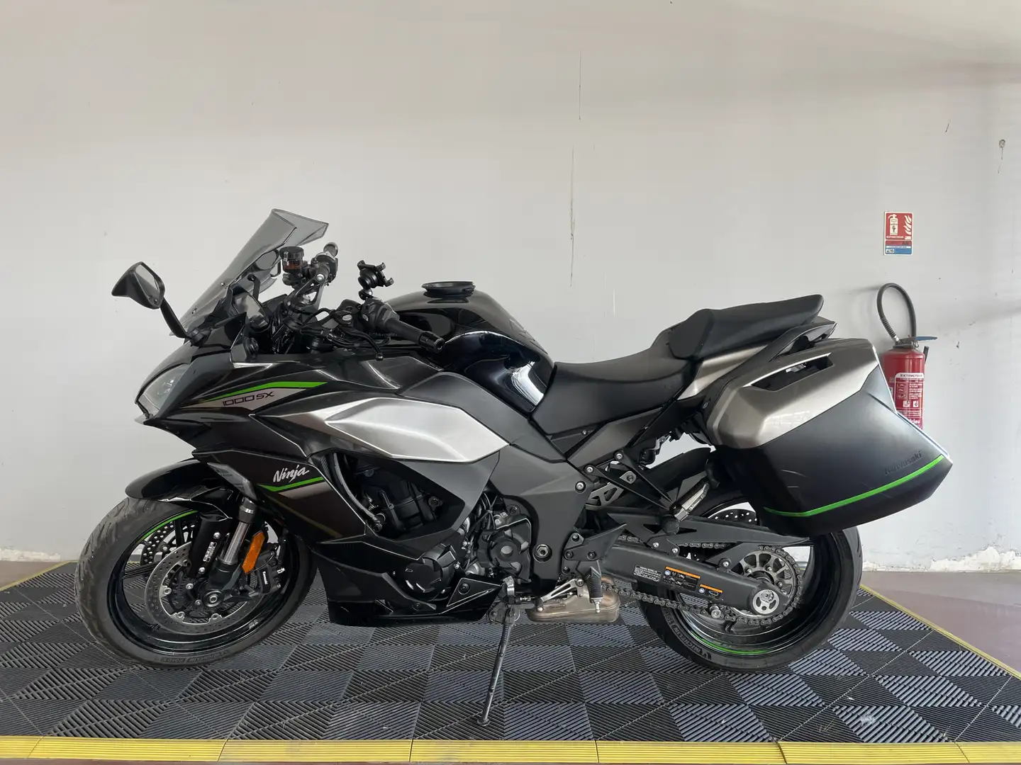 Kawasaki Ninja 1000SX Чорний - 1