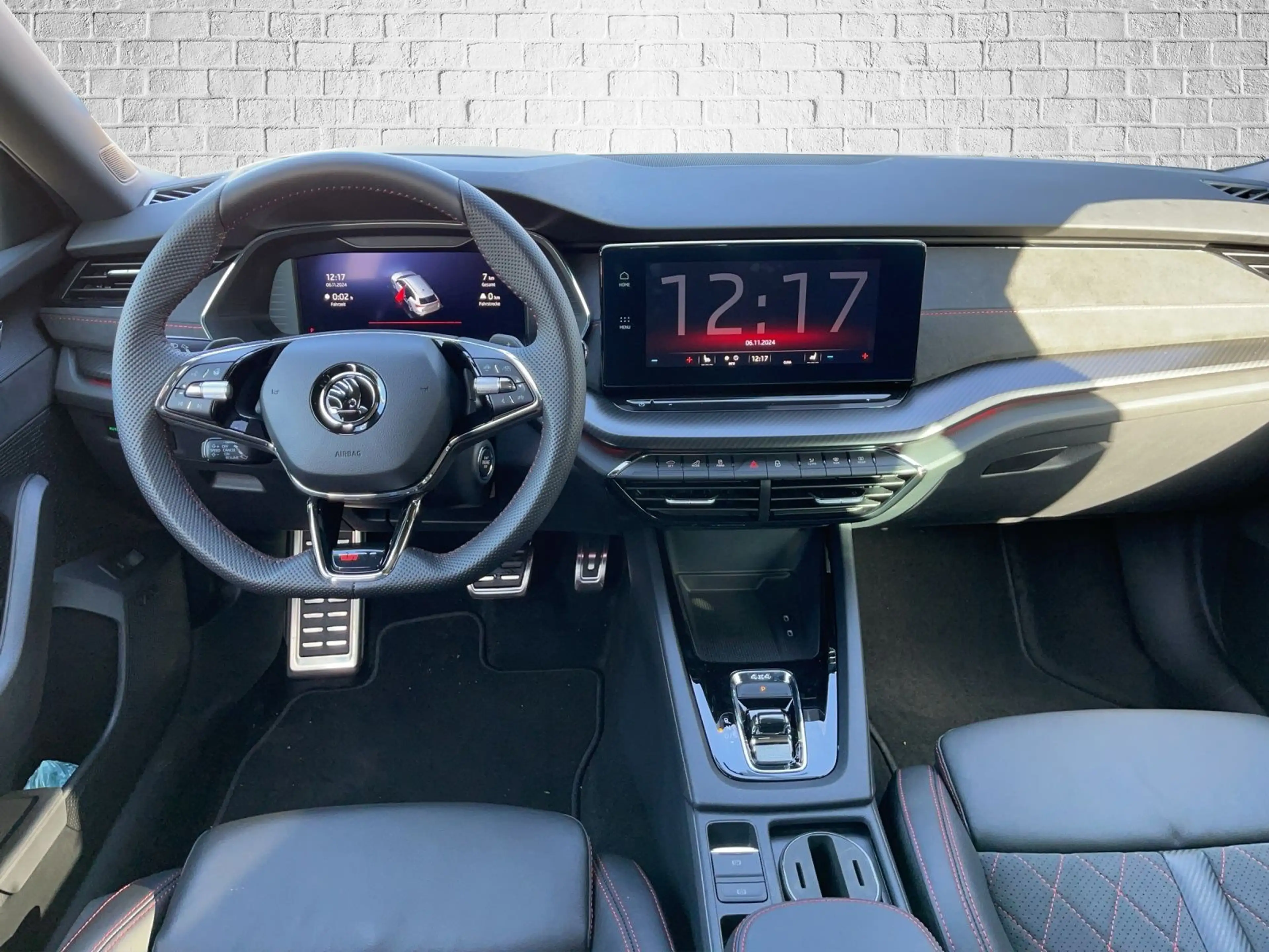 Skoda Octavia Combi 2.0 TDI DSG 4x4 - RS Final Edition — photo 11