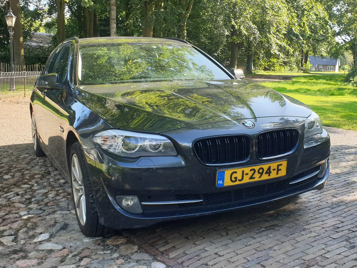 BMW 520 LEER/NAVI/AUTO-T-HAAK/APK/Luchtvering/met facturen Grijs - 2